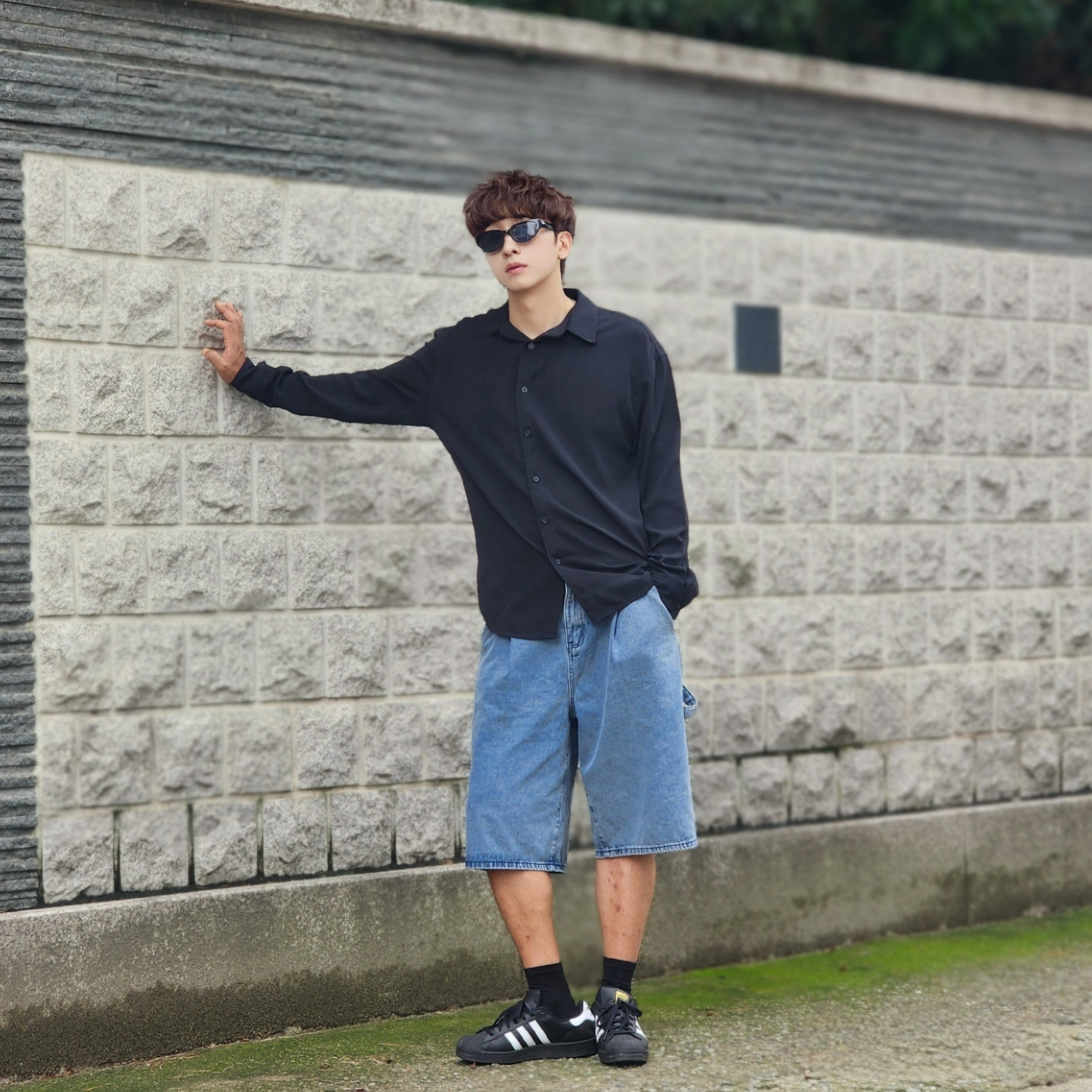 Adidas Superstar Core Black White 착용 스타일 - 5