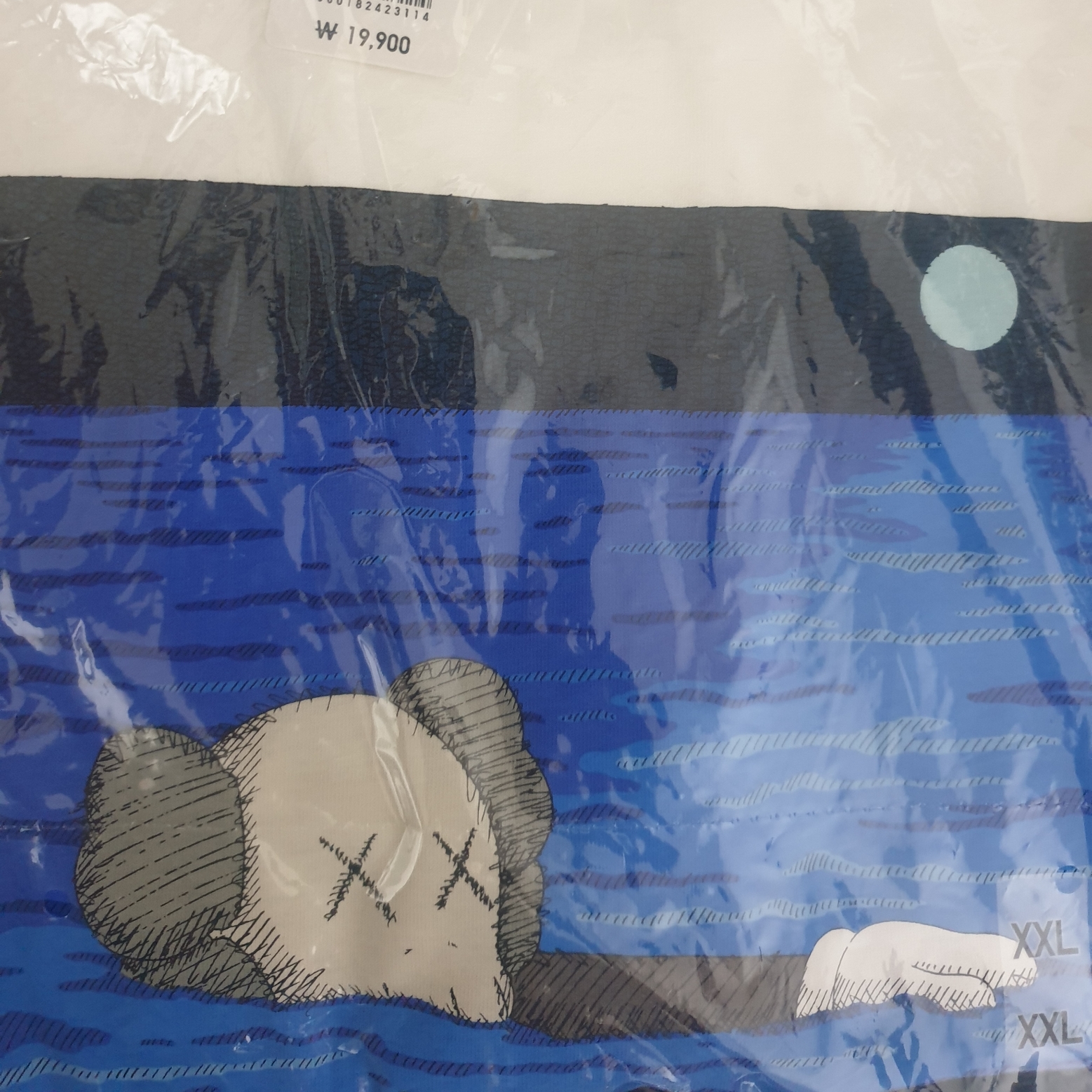 Uniqlo UT x Kaws Short Sleeve Graphic T-Shirt White 착용 스타일