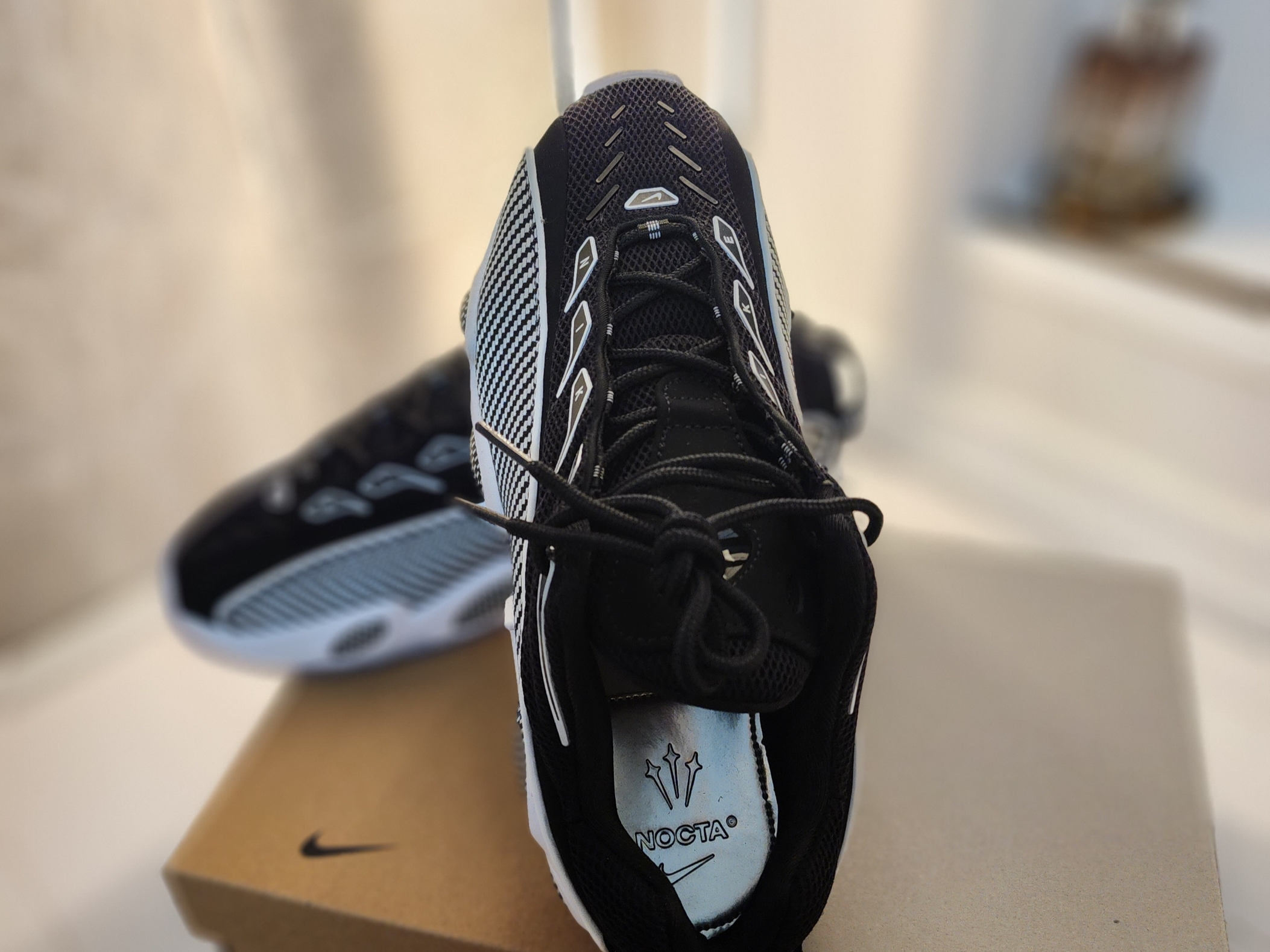 Nike x Drake Nocta Glide Black White Clear 착용 스타일 - 3