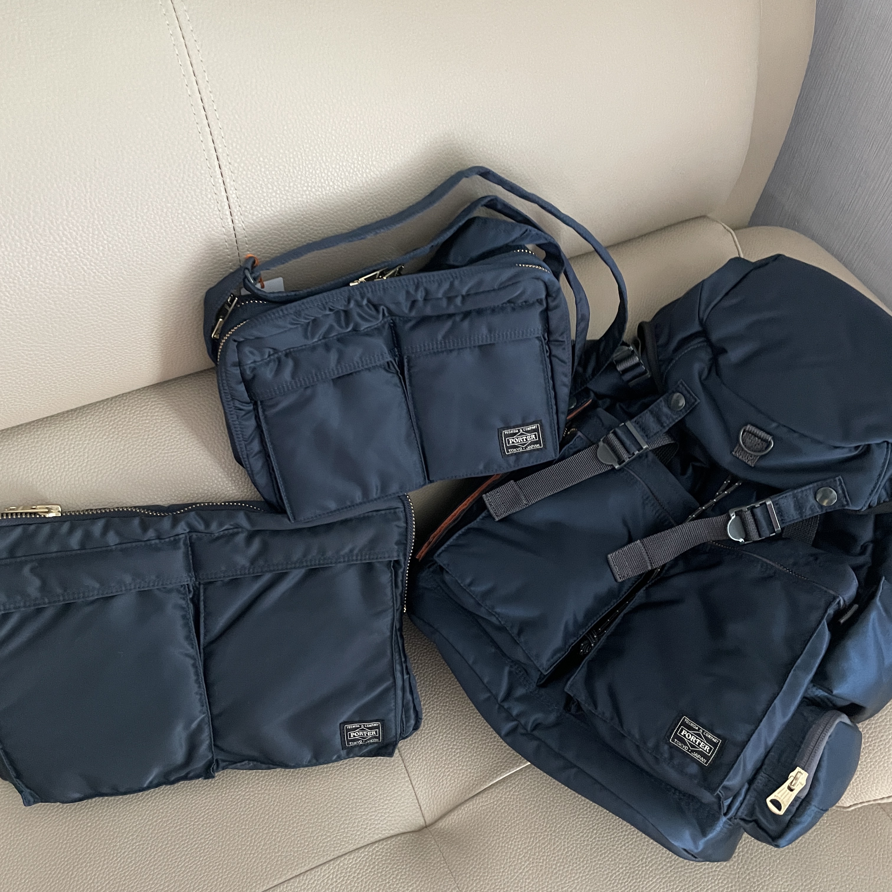 Porter Tanker Shoulder Bag S Iron Blue, Porter Tanker Document Case Iron Blue 착용 스타일