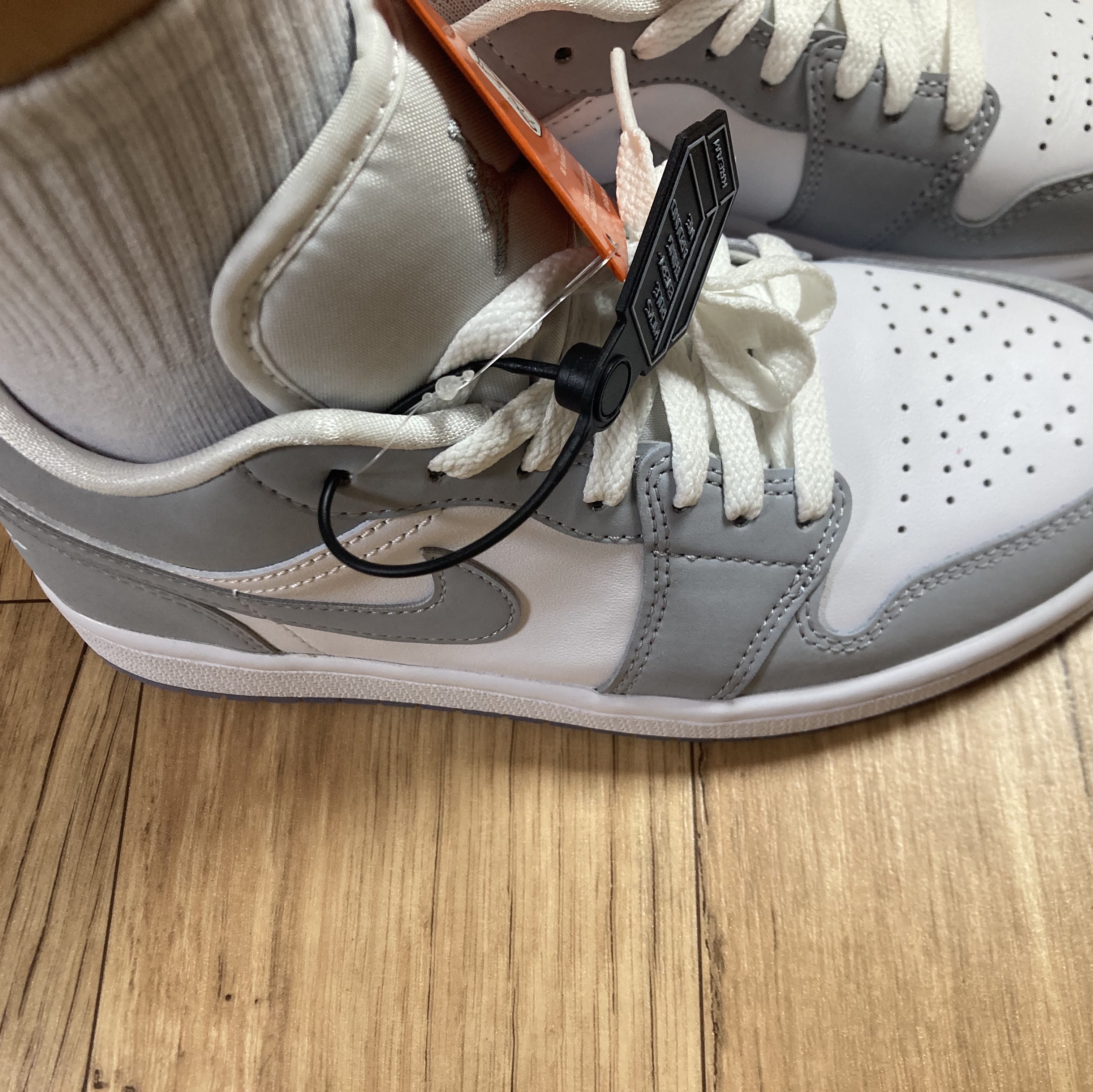 (W) Jordan 1 Low White Wolf Grey 착용 스타일 - 1