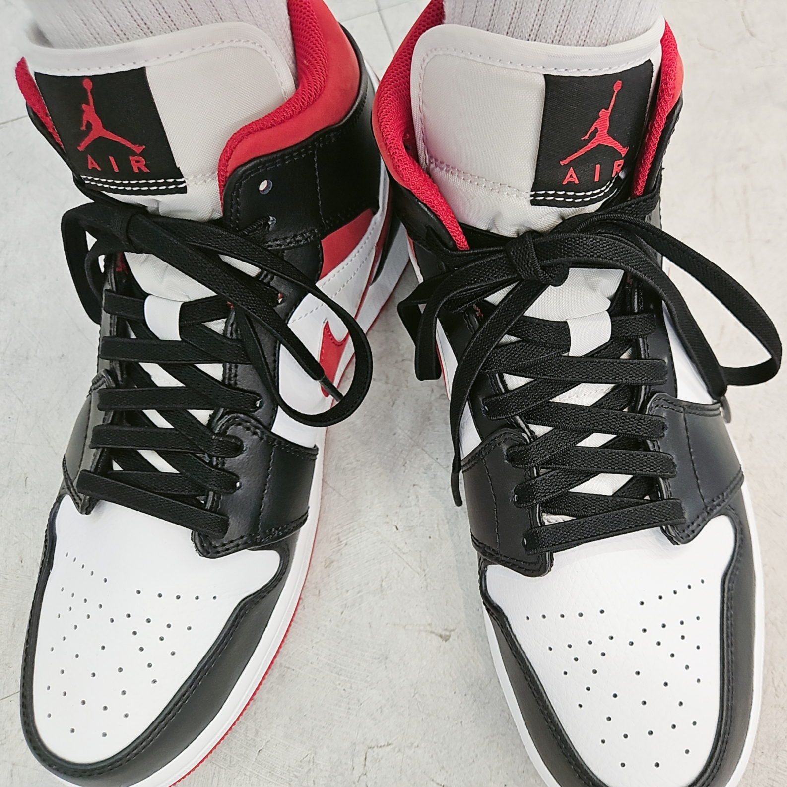 Jordan 1 Mid Gym Red Black White 착용 스타일