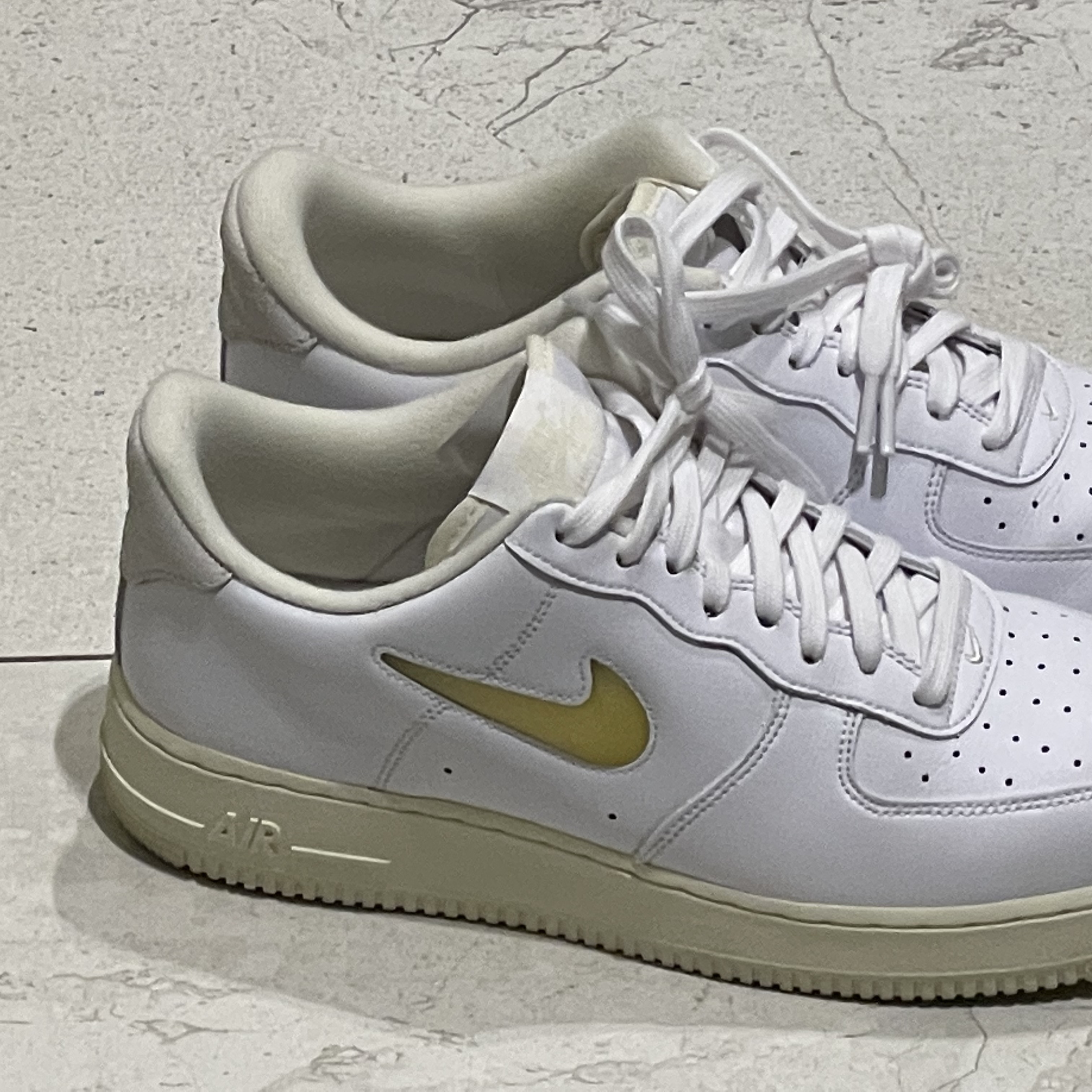 Nike Air Force 1 '07 LX Pale Vanilla 착용 스타일 - 3