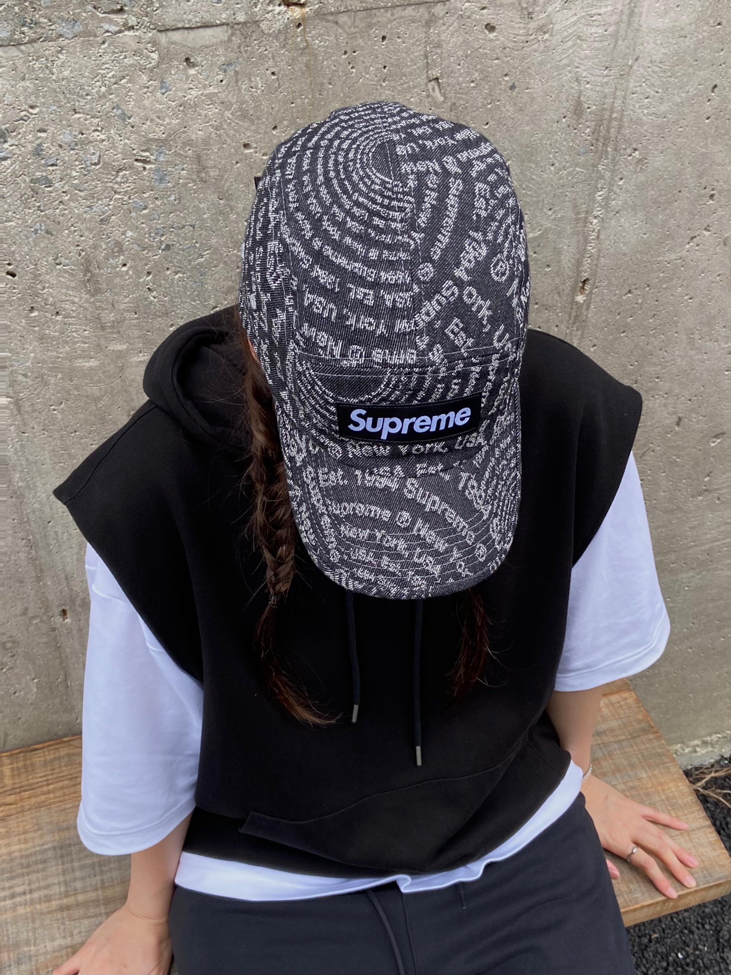 Supreme Circles Jacquard Denim Camp Cap Black - 21FW, Nike Air Foamposite One White and Black 착용 스타일 - 1