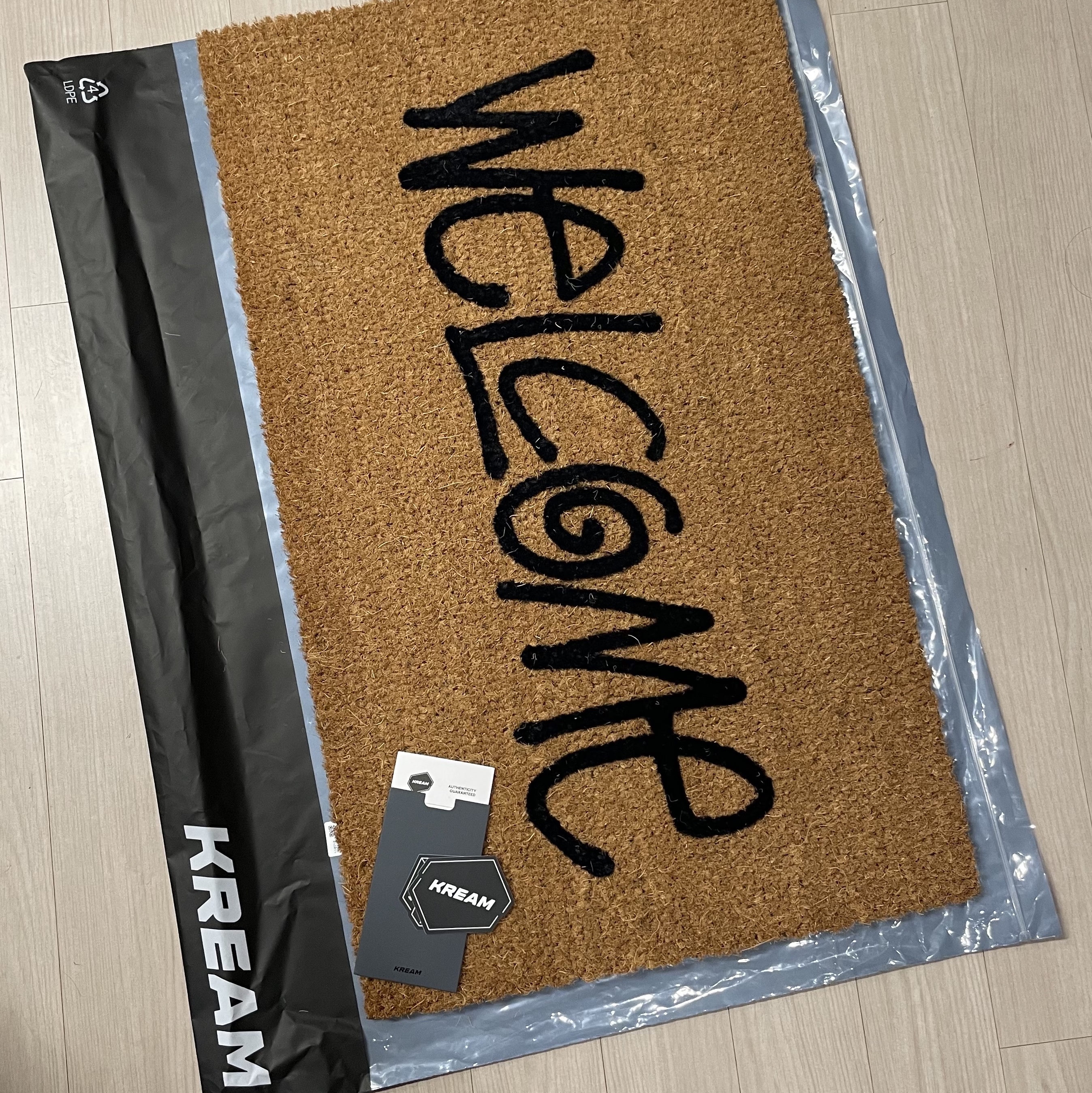 Stussy Welcome Mat Cocoa 착용 스타일 - 2