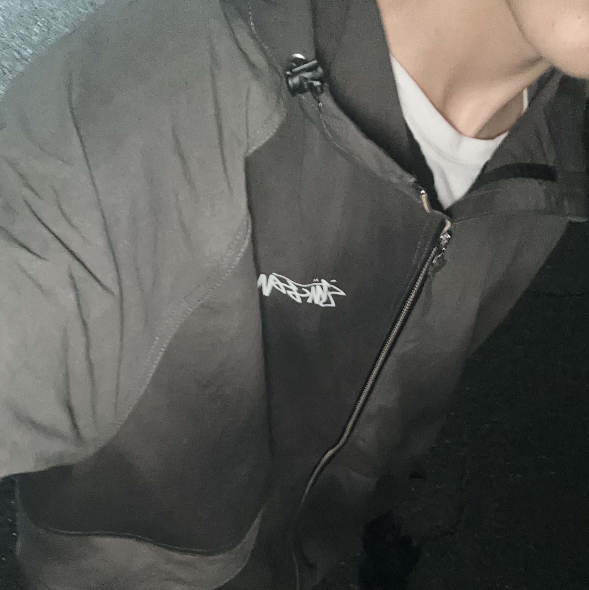 Stussy Wave Dye Beach Shell Jacket Black 착용 스타일