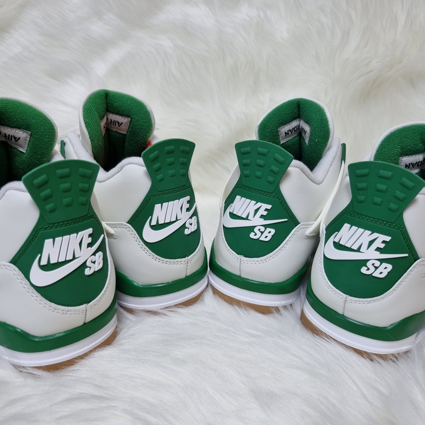 Jordan 4 x Nike SB Retro SP Pine Green 착용 스타일