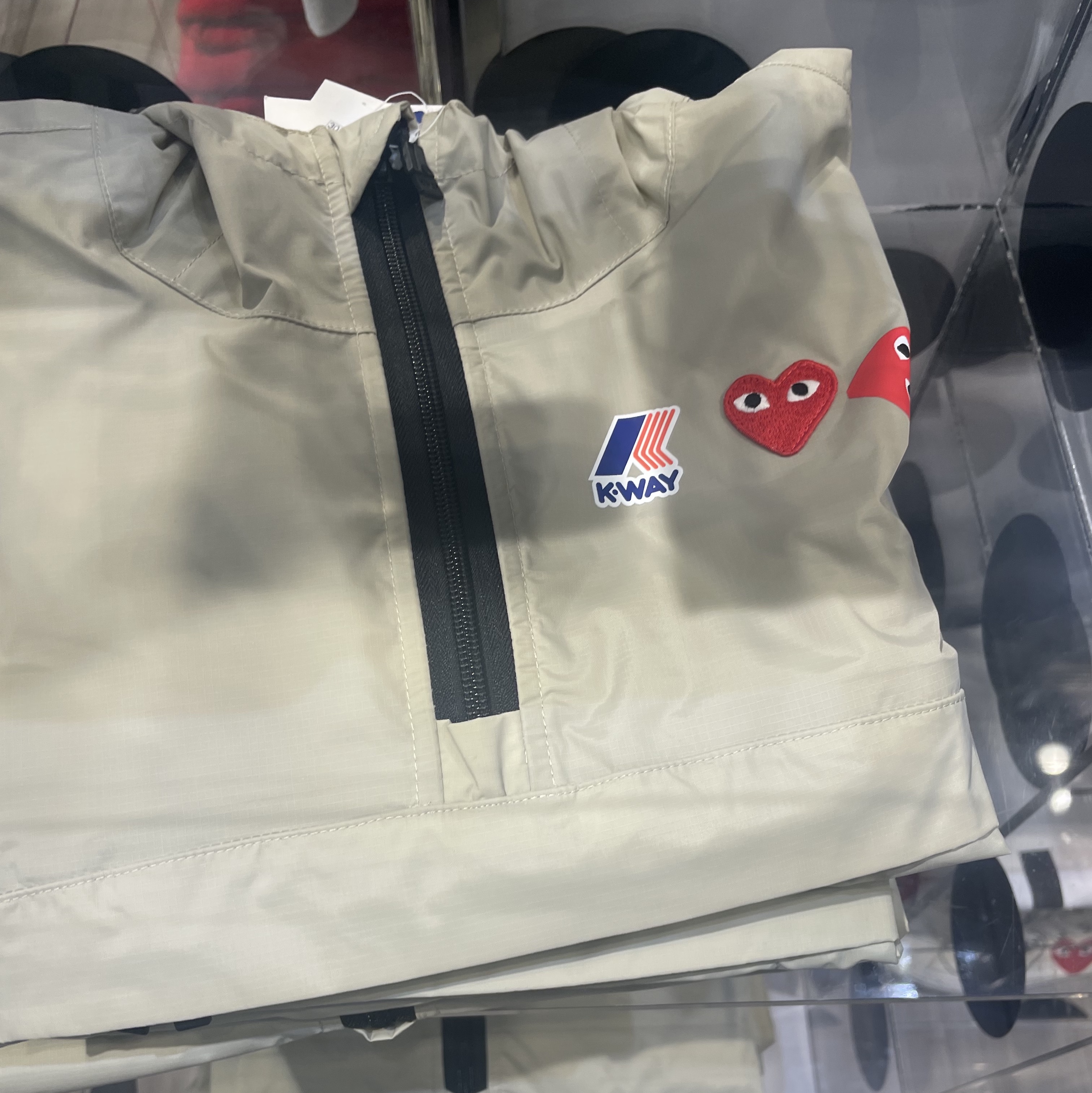 Play Comme des Garcons x K-Way Half Zip Jacket Beige 착용 스타일