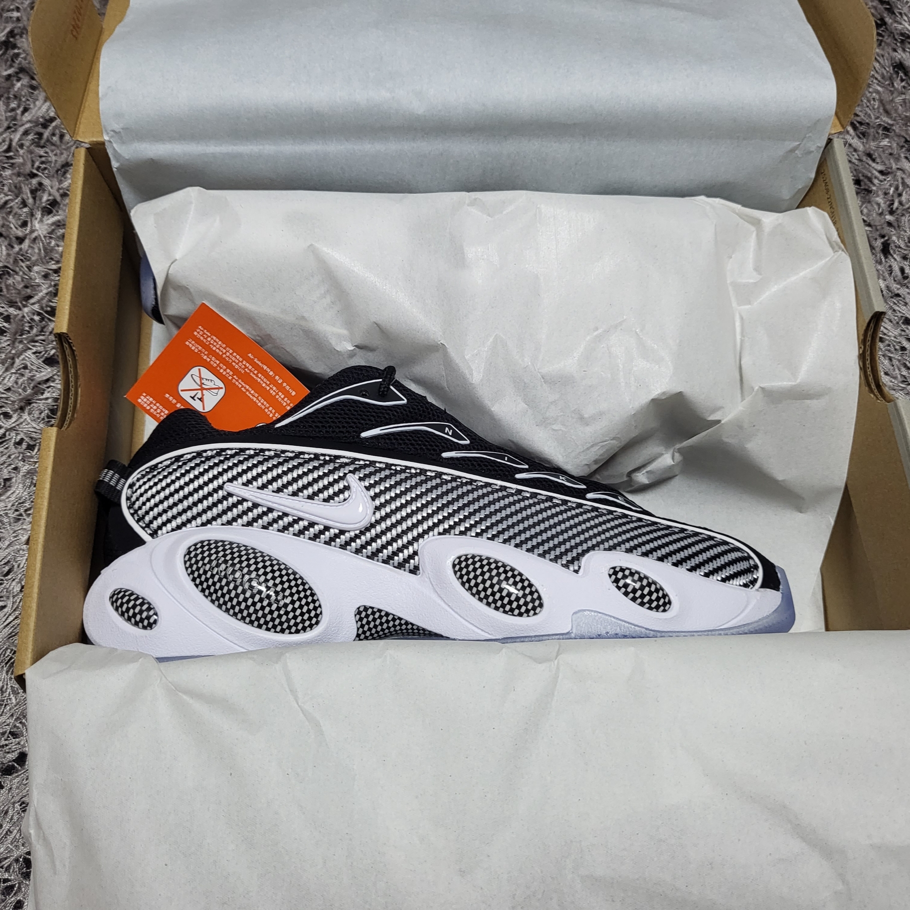 Nike x Drake Nocta Glide Black White Clear 착용 스타일
