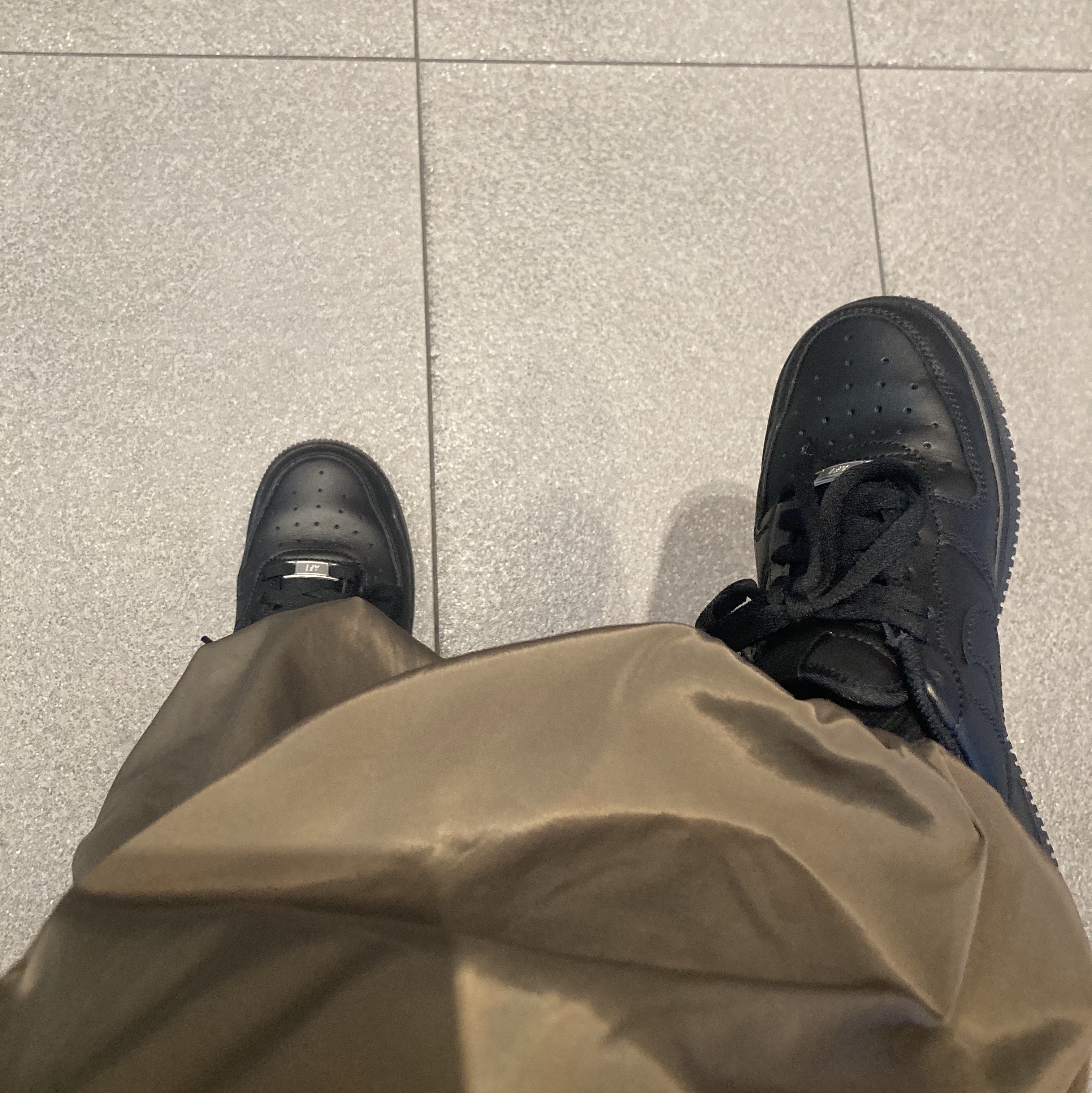 (W) Nike Air Force 1 '07 Low Triple Black 착용 스타일