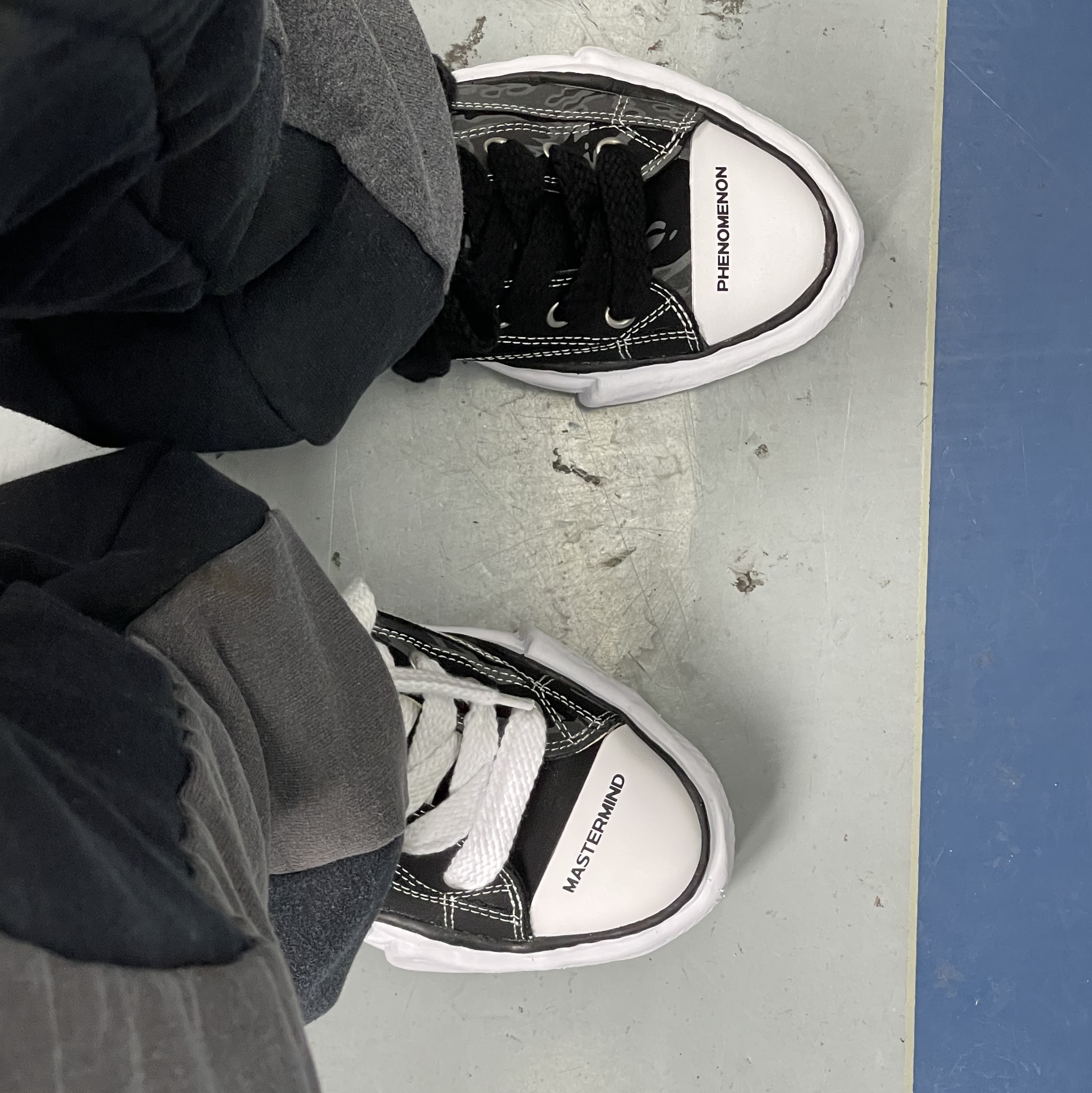 Maison Mihara Yasuhiro x Mastermind x Phenomenon Peterson OG Sole Canvas Low-top Sneakers Black Type B 착용 스타일