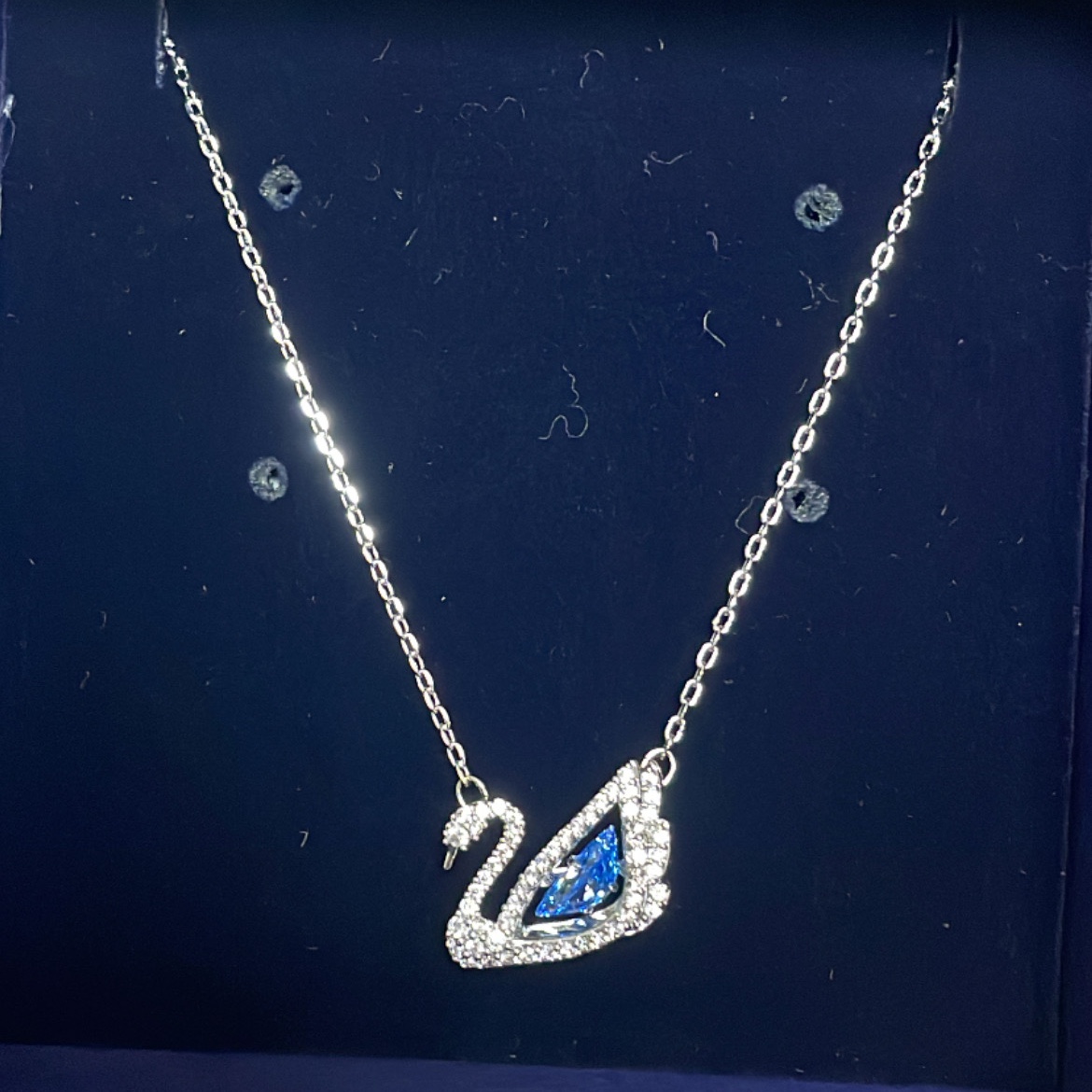 (W) Swarovski Dancing Swan Necklace Blue Rhodium Plated 착용 스타일 - 1