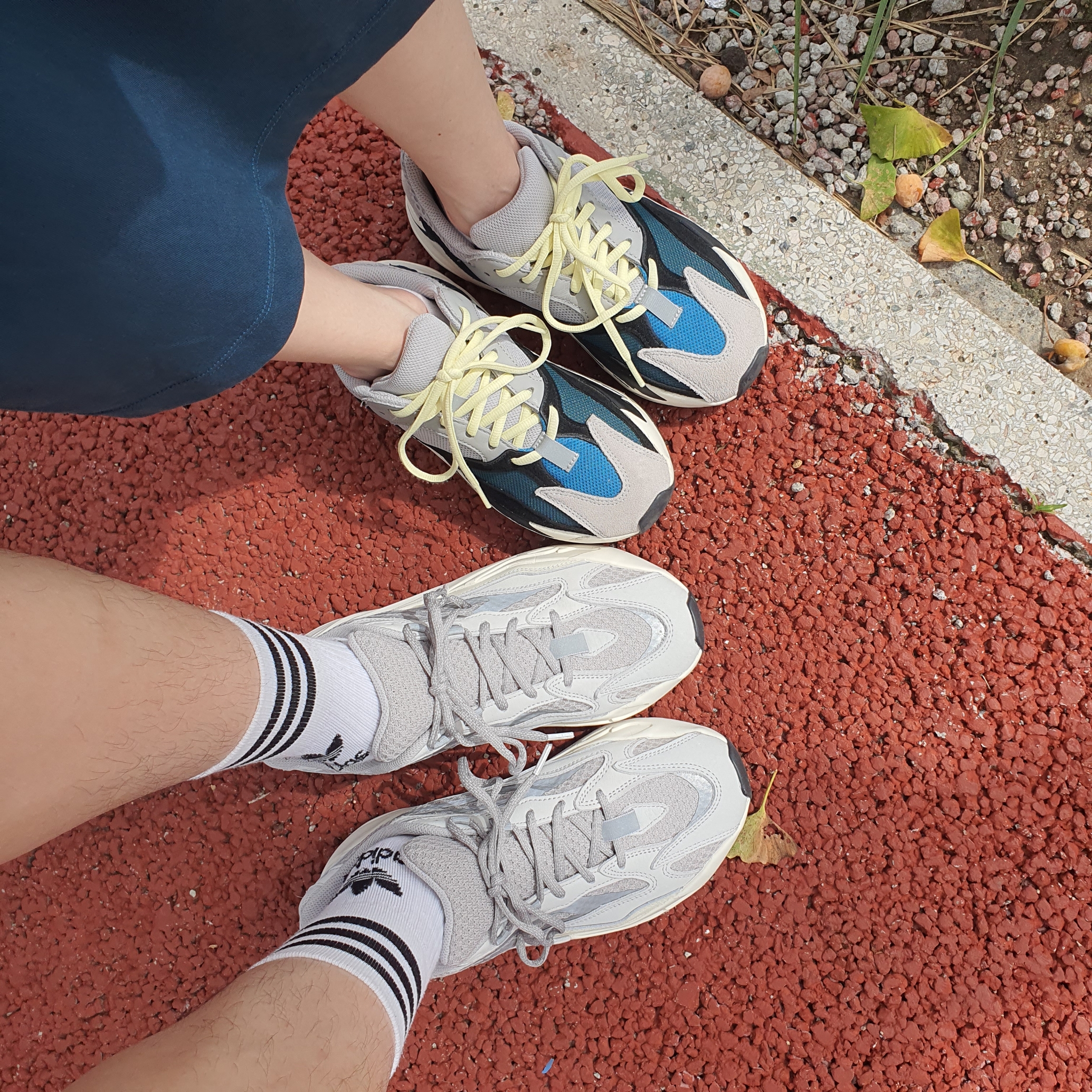 Adidas Yeezy Boost 700 V2 Static 2022, Adidas Yeezy Boost 700 Wave Runner Solid Grey 2021/2022 착용 스타일