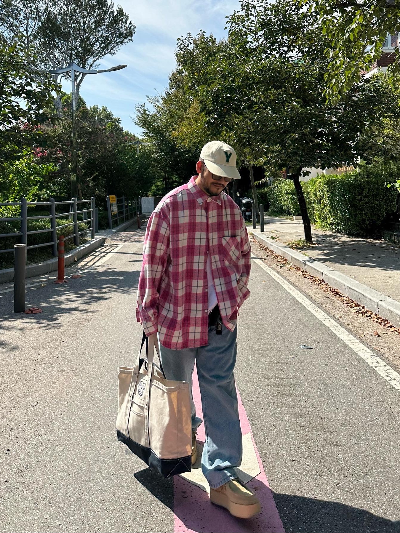 Human Made Heavy Canvas Tote Large Navy 착용 스타일 - 2