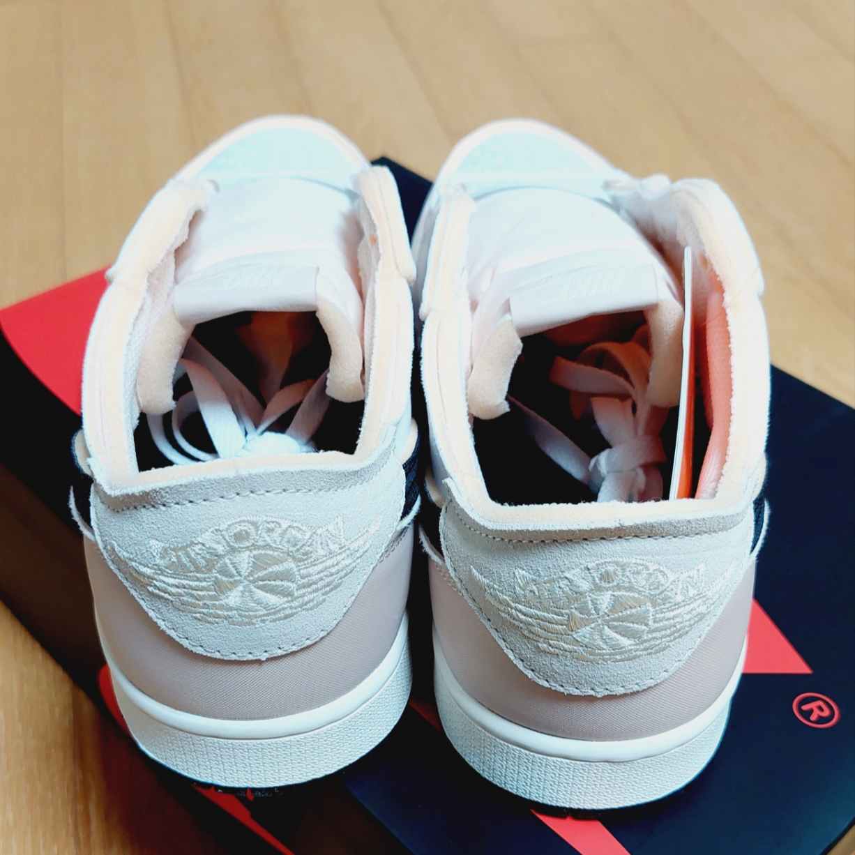 Jordan 1 Retro Low OG EX White and Coconut Milk 착용 스타일 - 4