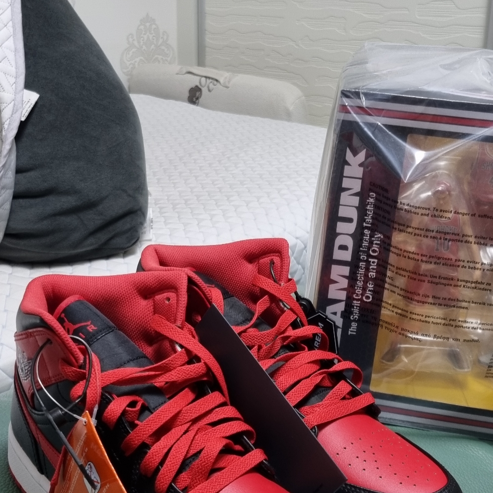 Jordan 1 Mid Black Fire Red 착용 스타일