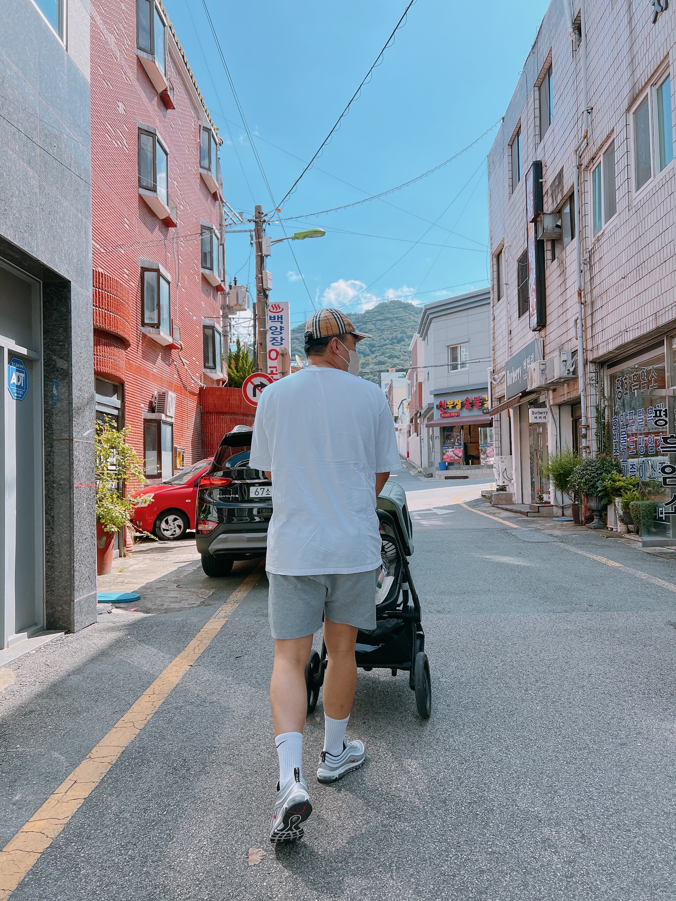 Nike Air Max 97 OG Silver Bullet 2022, Nike Everyday Cushioned Training Crew Socks White (3 Pack/Korean Ver.) 착용 스타일 - 2