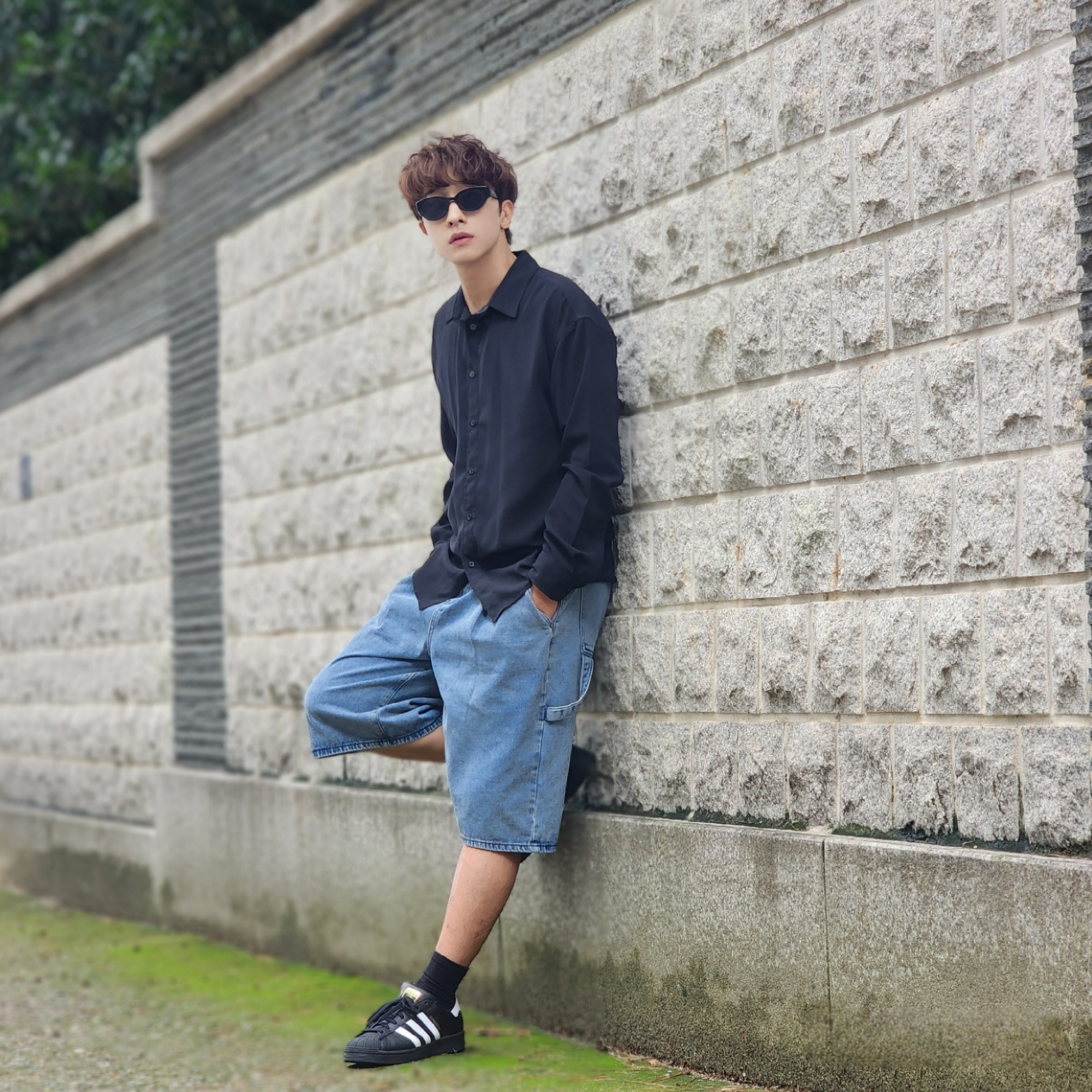 Adidas Superstar Core Black White 착용 스타일 - 3