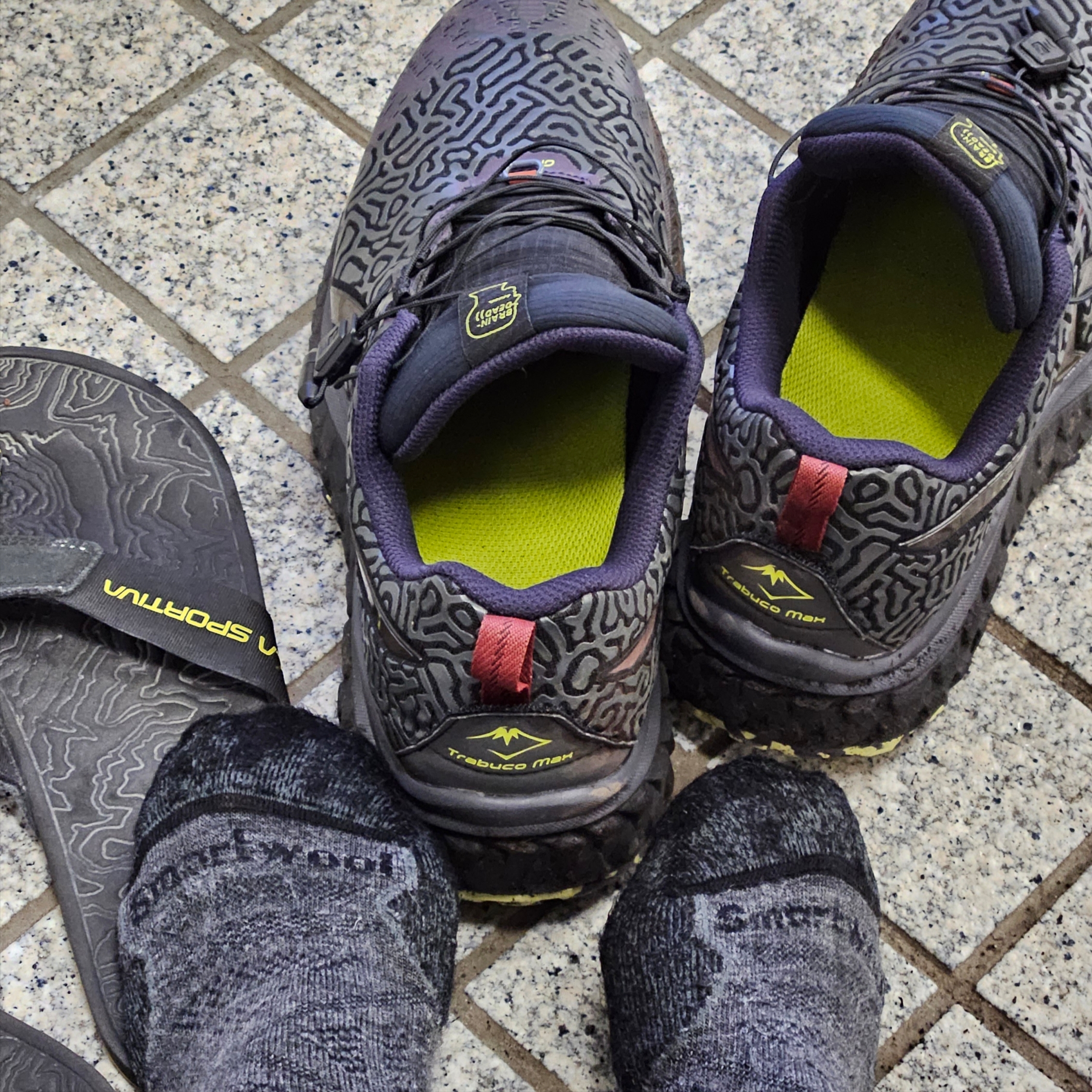 Asics x Brain Dead Trabuco Max Black Cinnabar 착용 스타일 - 2