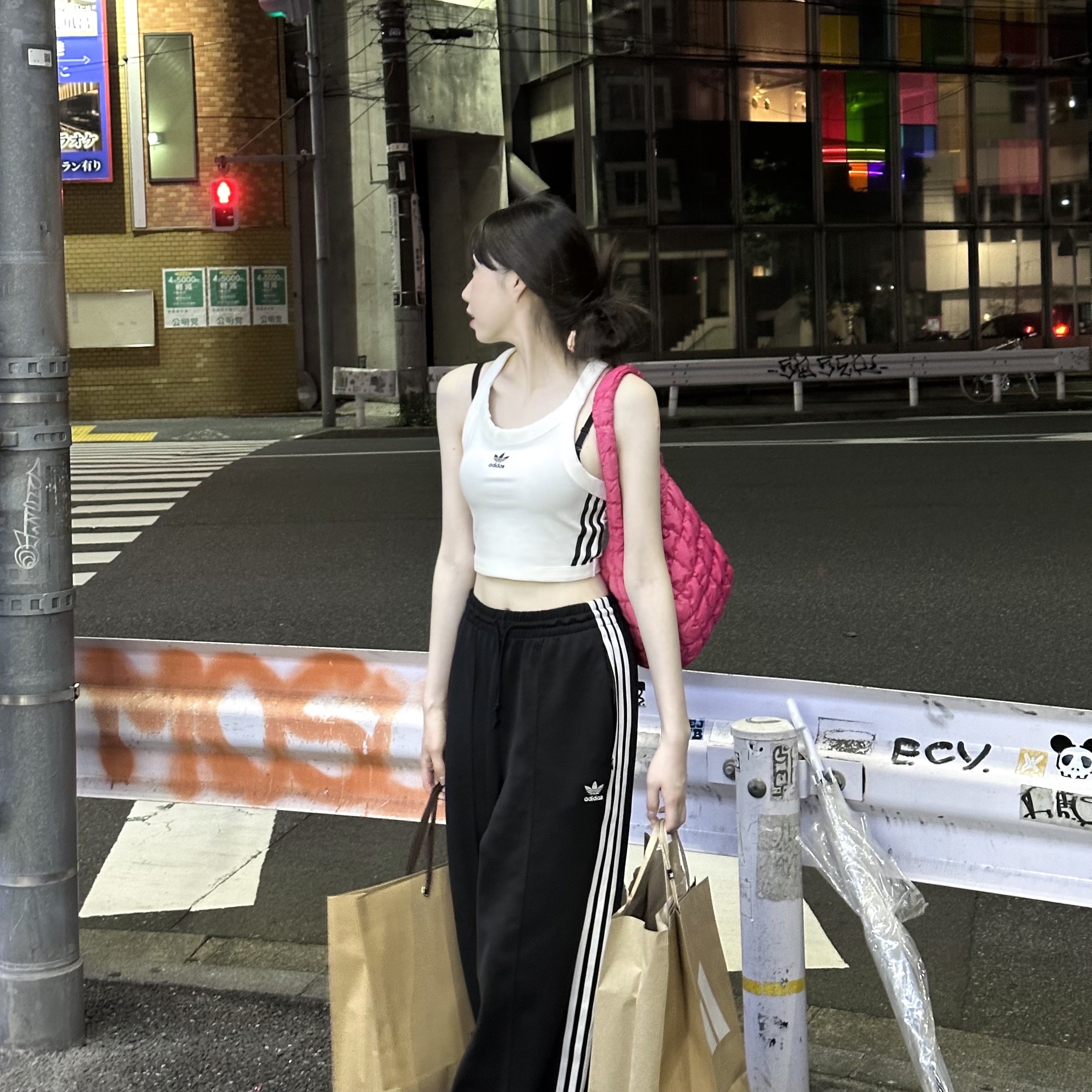 COS Quilted Mini Bag Pink, CRASH BAGGAGE Icon Trunk Large 32inch Black 착용 스타일 - 3