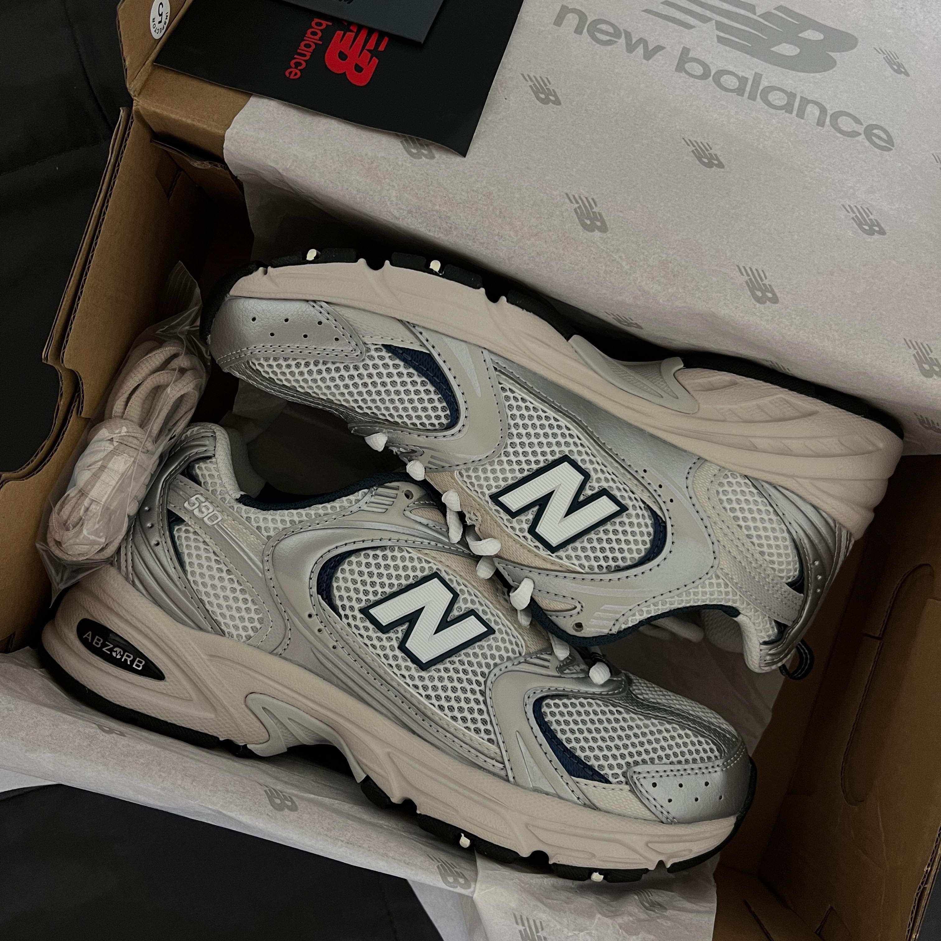New Balance 530 Steel Grey 착용 스타일