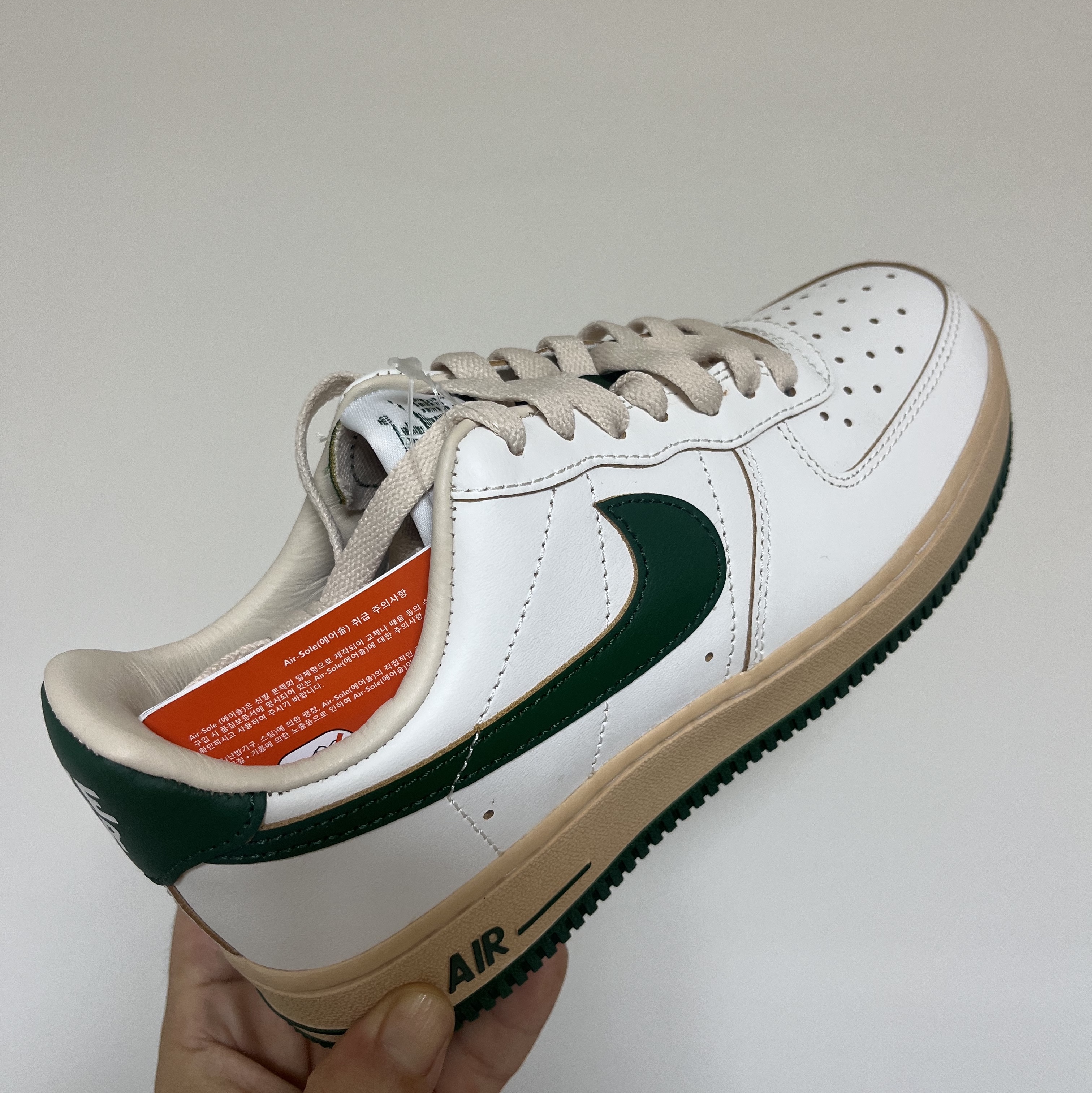 (W) Nike Air Force 1 Low Gorge Green 착용 스타일 - 2