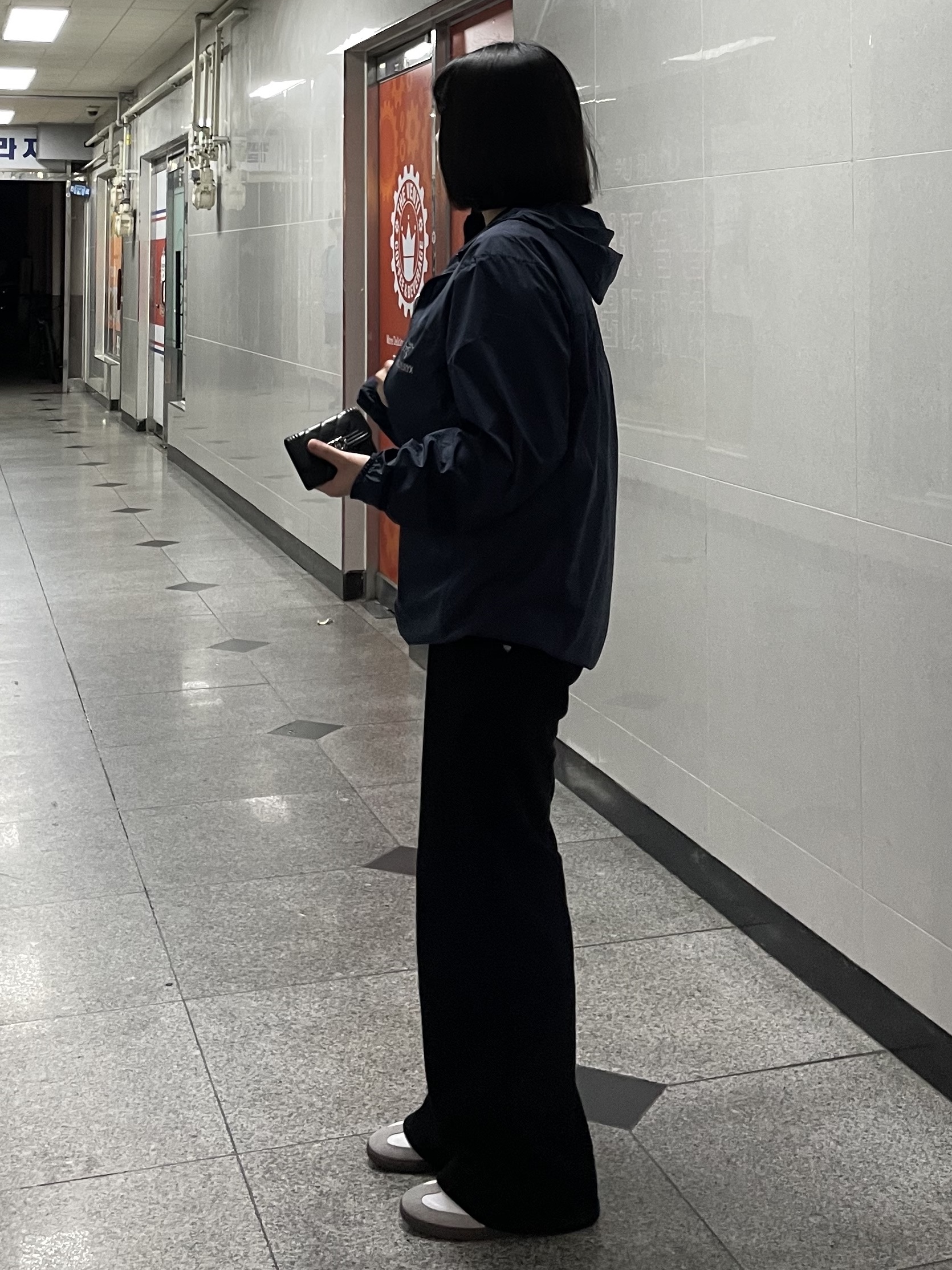 Arc'teryx Squamish Hoody Black Sapphire 착용 스타일