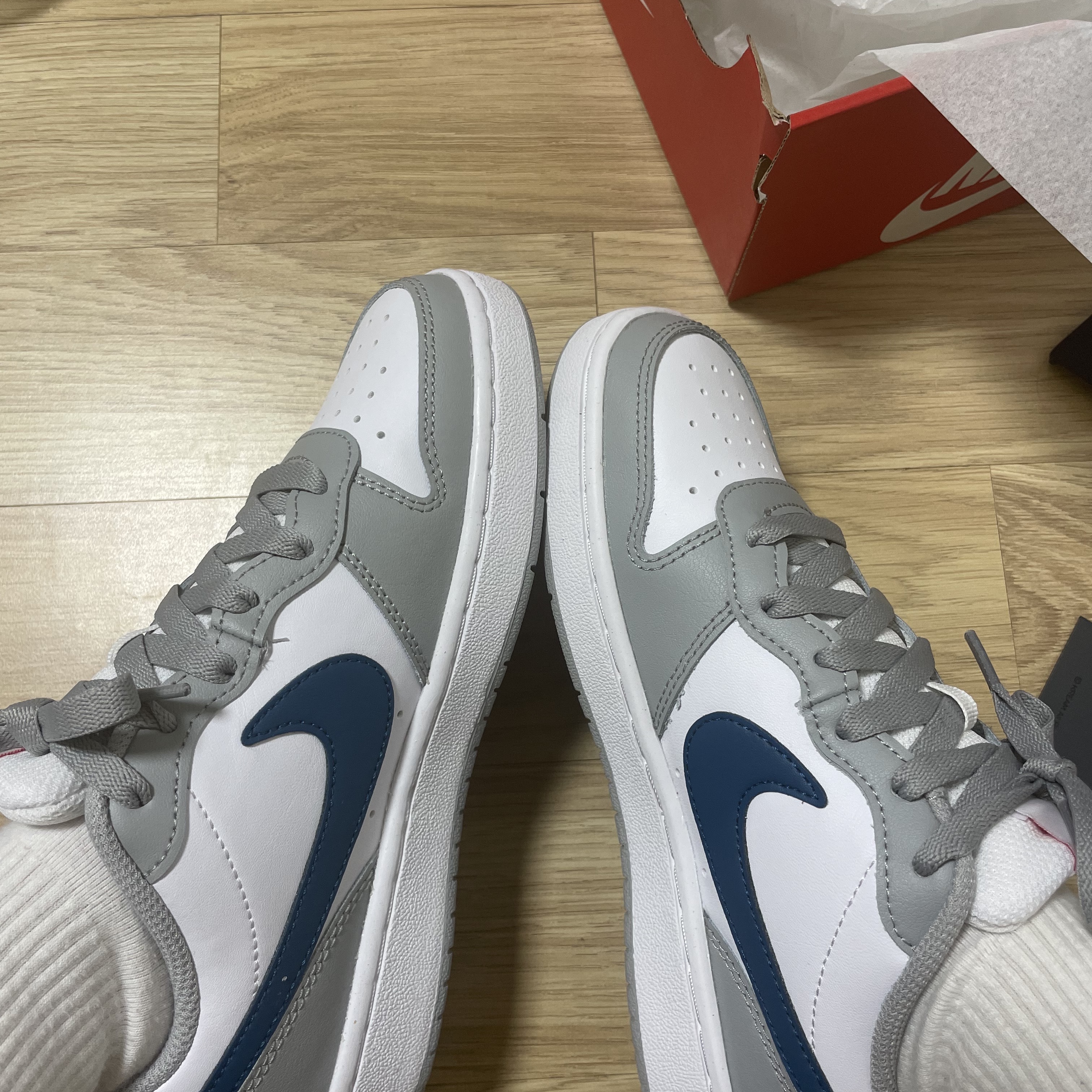 (GS) Nike Court Borough Low 2 Light Smoke Grey 착용 스타일