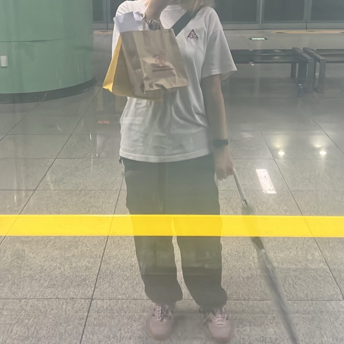 (W) Adidas Spezial Handball Clear Pink, Nike ACG Logo T-Shirt Summit White - US/EU 착용 스타일