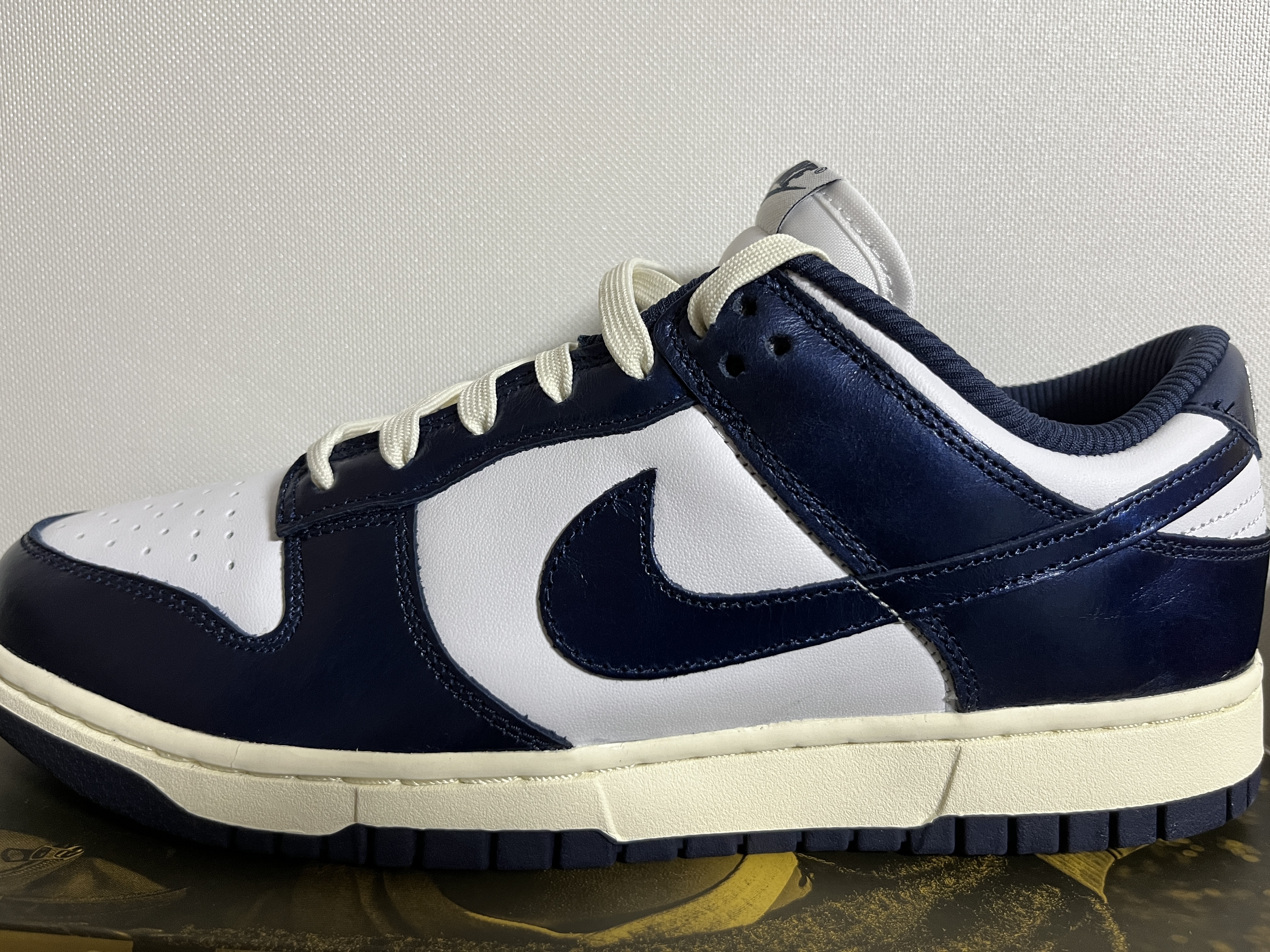 (W) Nike Dunk Low PRM Midnight Navy and White 착용 스타일
