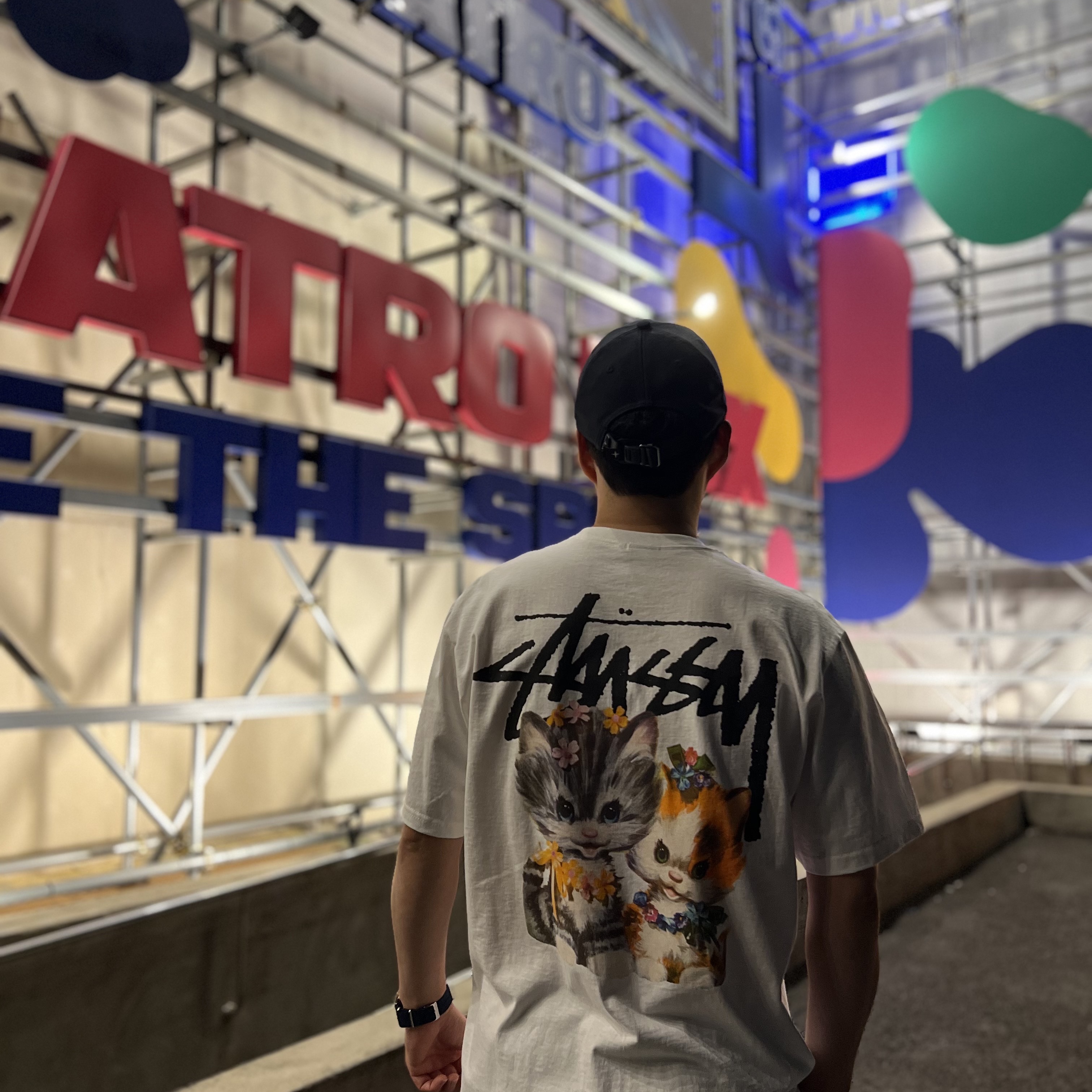 Stussy Kittens T-Shirt White, Stone Island 99675 6-Panel Cap Navy Blue - 21FW 착용 스타일 - 1