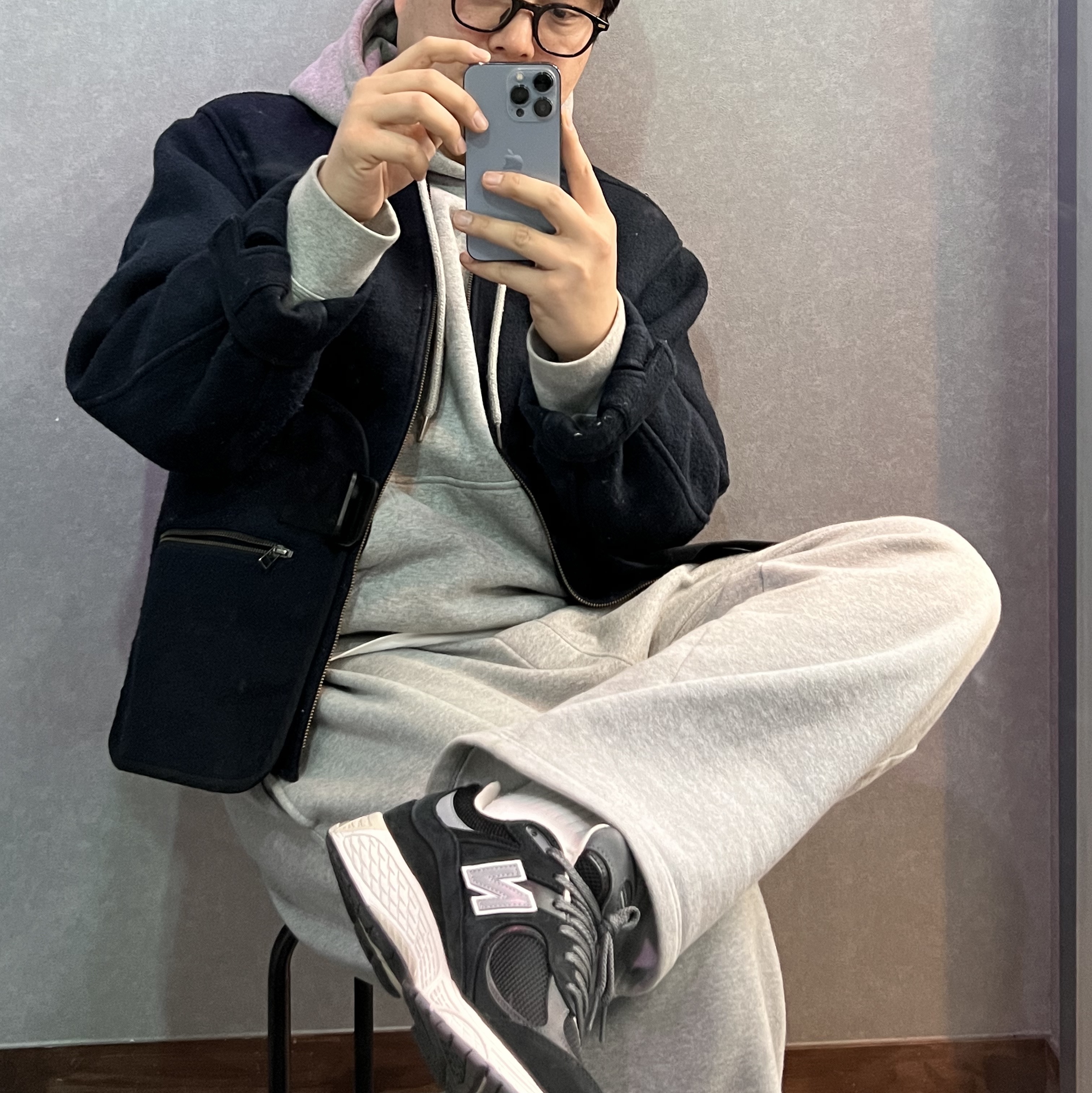 New Balance 2002R Black 착용 스타일