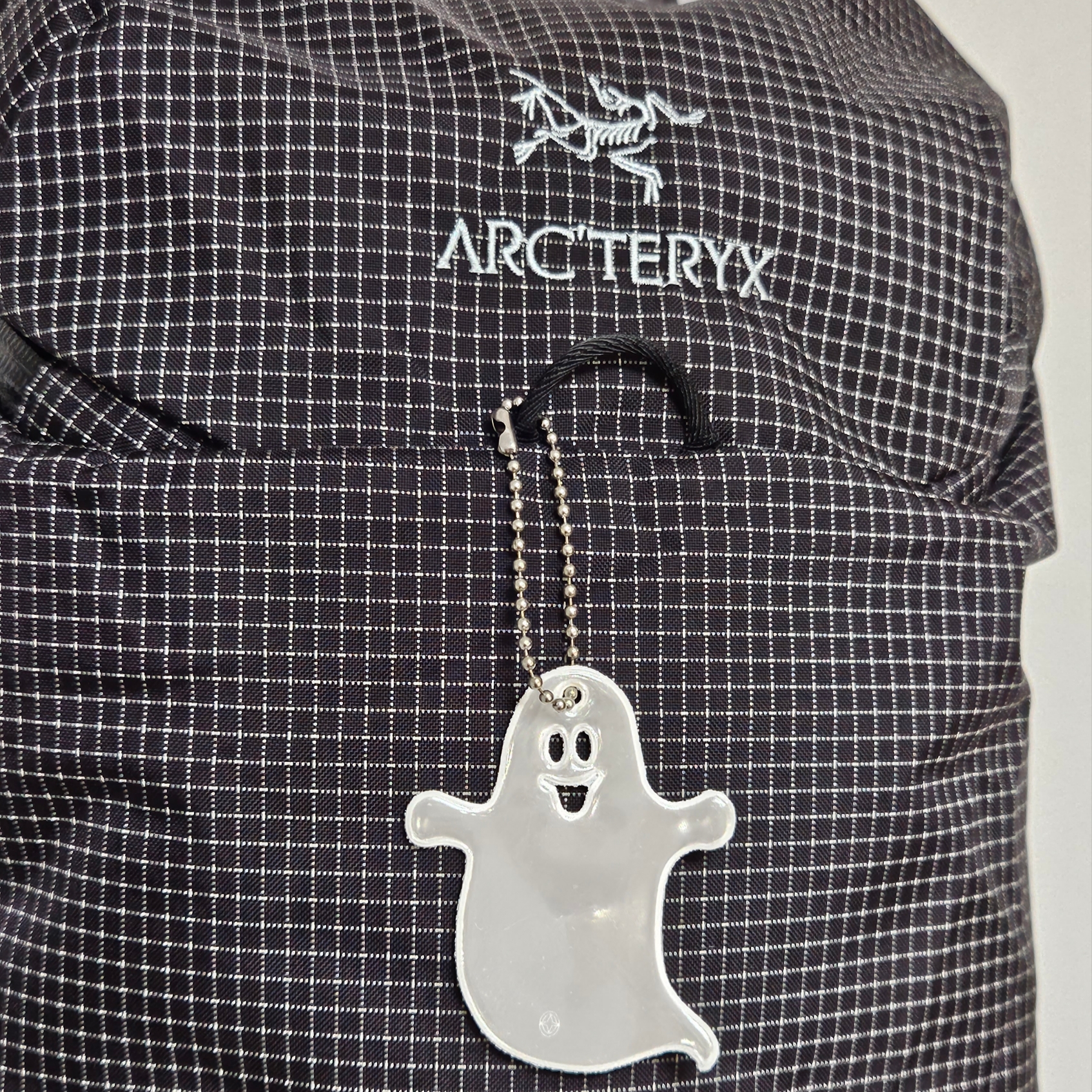 Arc'teryx Konseal 15 Backpack Black 착용 스타일 - 2