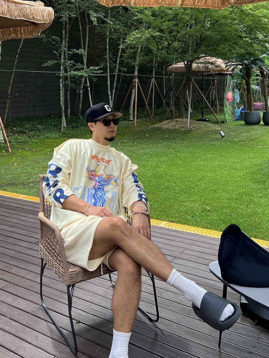 Essentials Sweatshorts Cream - 21SS, Adidas Yeezy Slide Onyx 착용 스타일