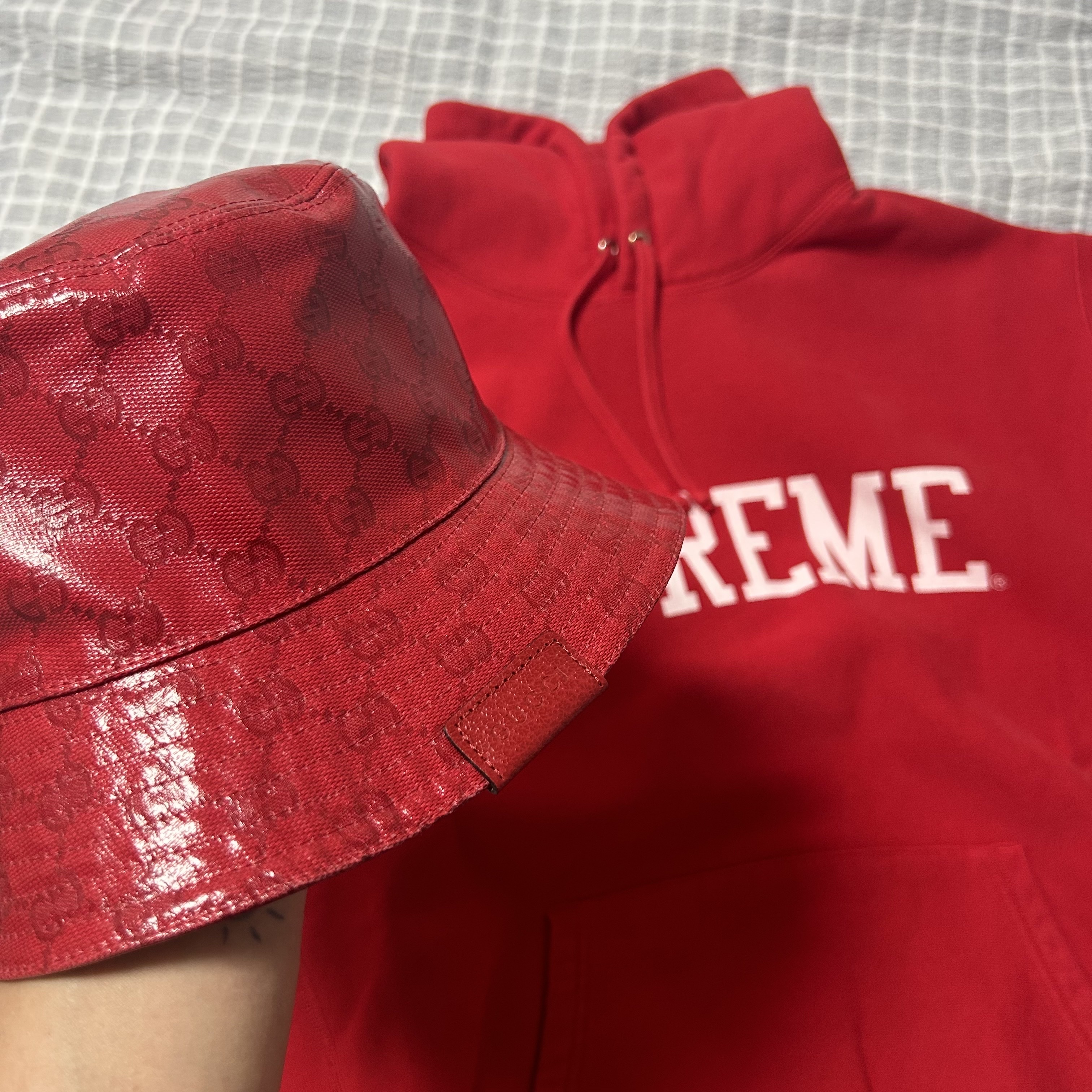 Supreme Varsity Hooded Sweatshirt Red - 23FW 착용 스타일 - 2