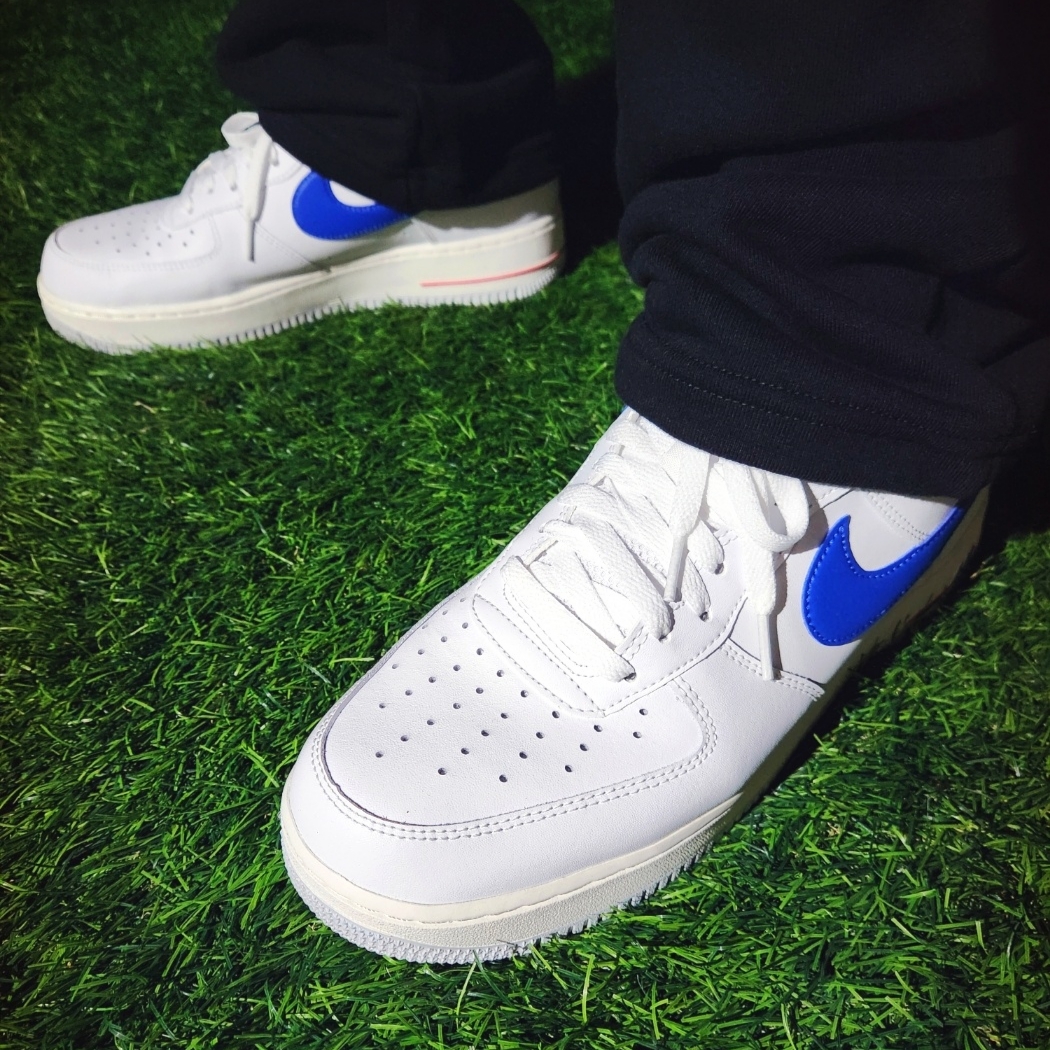 Nike Air Force 1 Low '07 Game Royal 착용 스타일 - 5