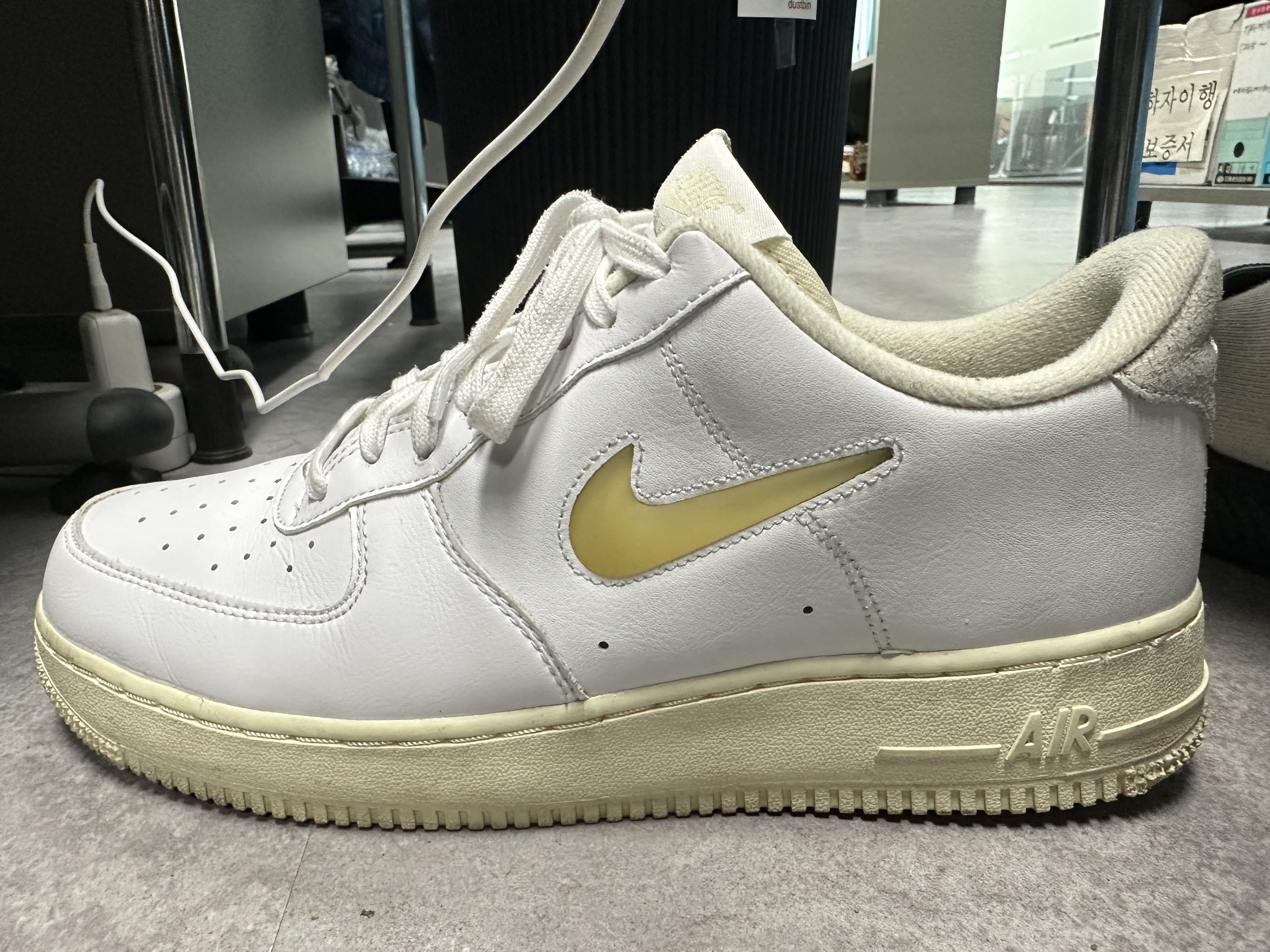 Nike Air Force 1 '07 LX Pale Vanilla 착용 스타일