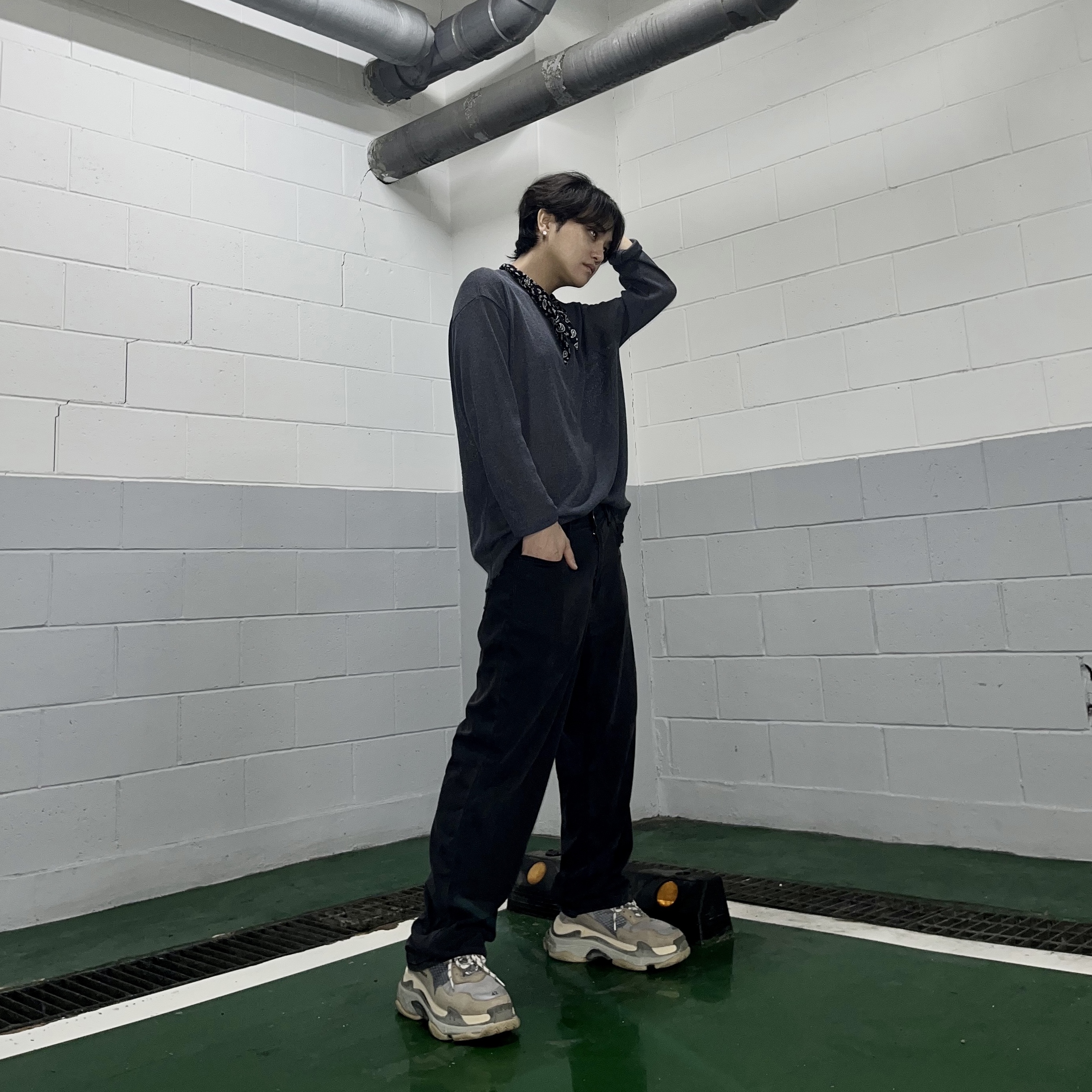 Balenciaga Triple S Grey 2018 착용 스타일 - 2