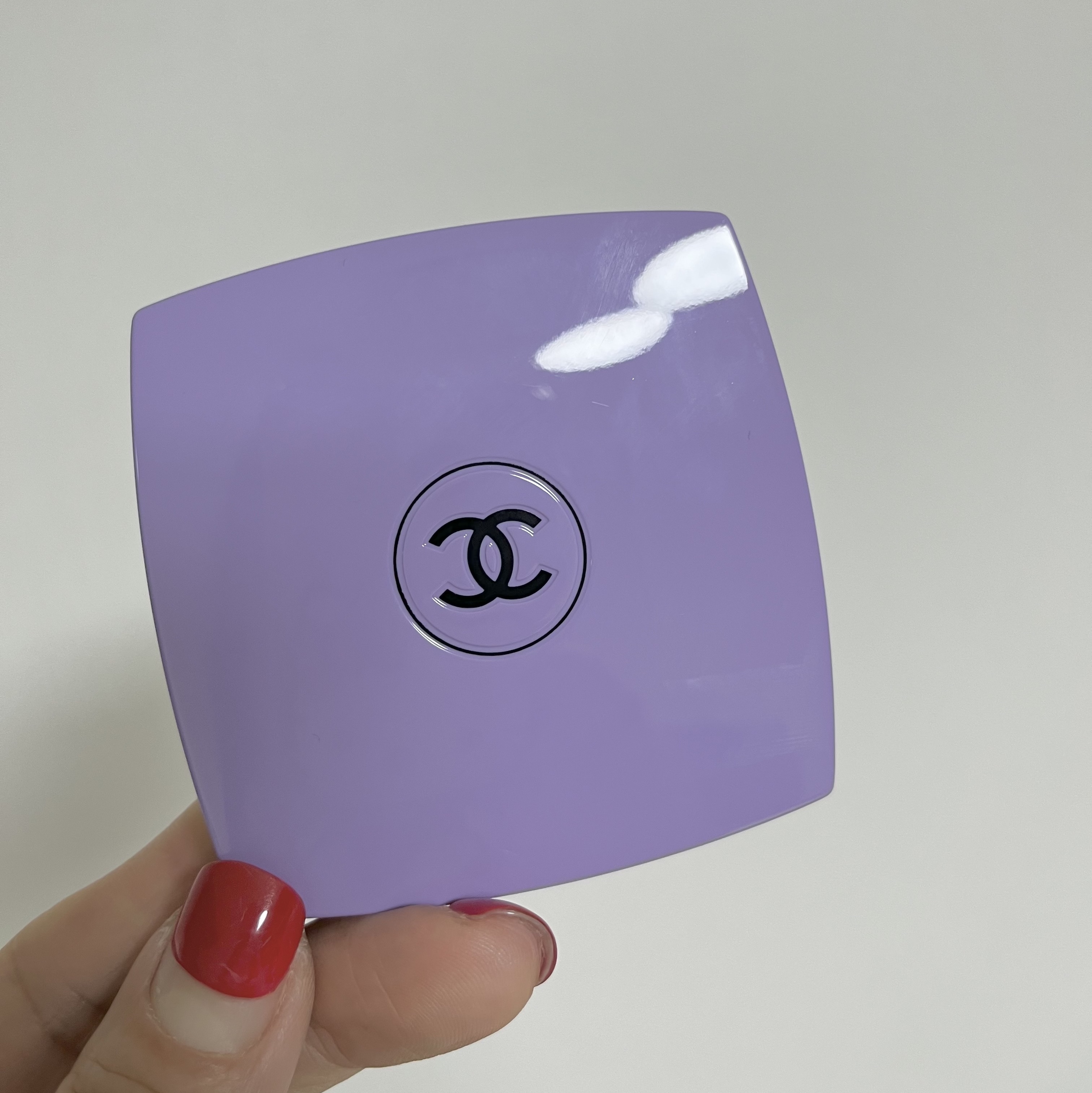 Chanel Codes Couleur Limited Edition Miroir Double Facettes 135 Immortelle 착용 스타일