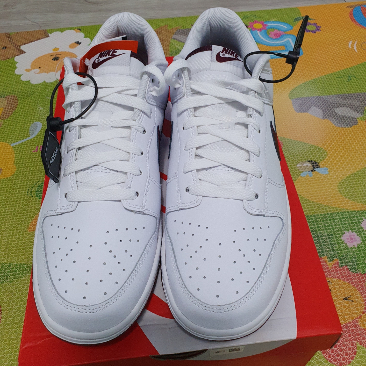 Nike Dunk Low White Night Maroon 착용 스타일 - 3