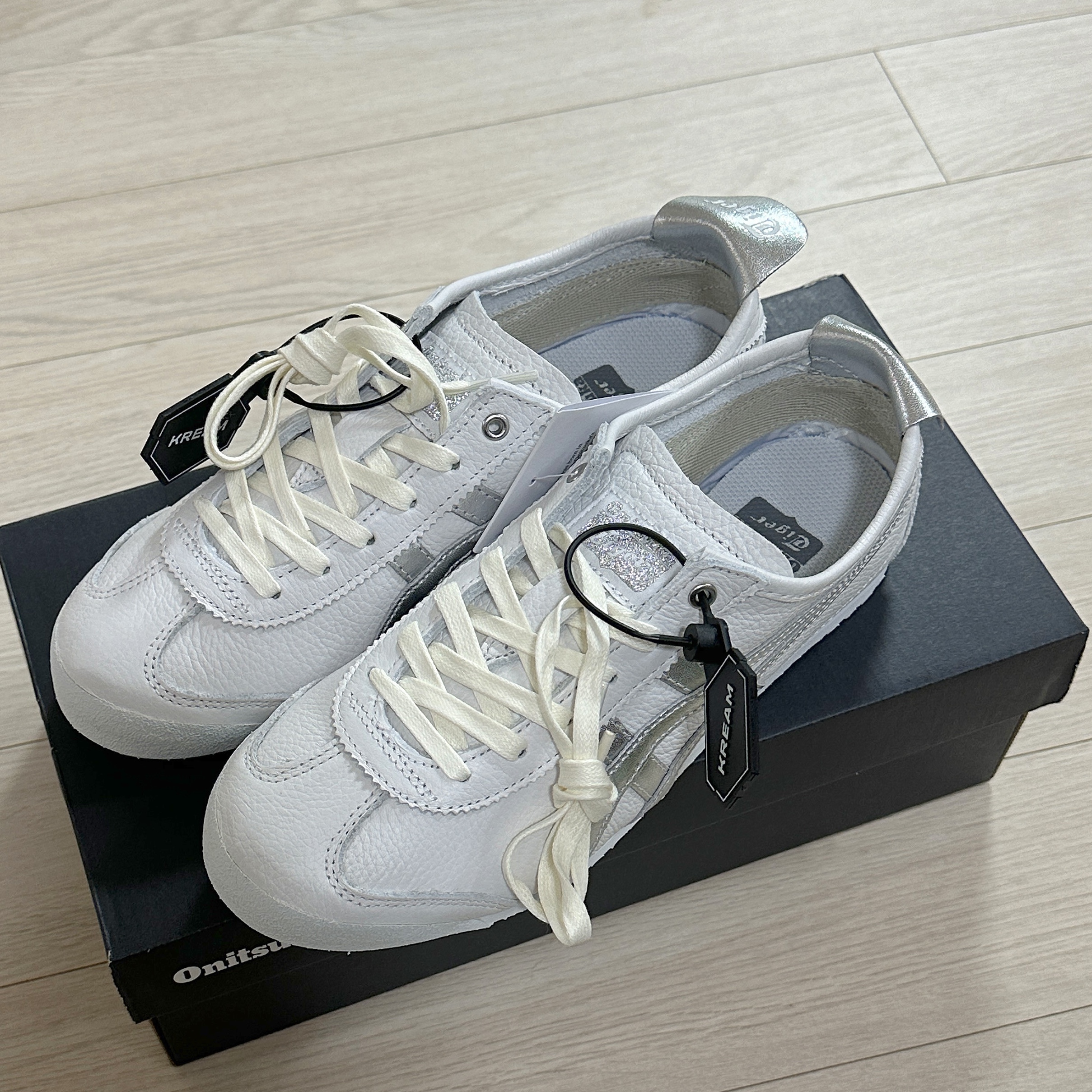 Onitsuka Tiger Mexico 66 White Silver 착용 스타일