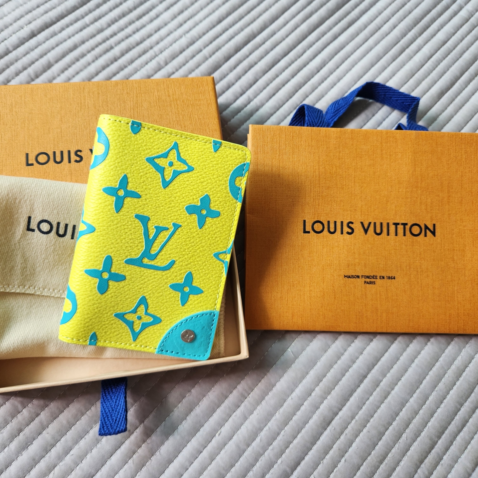 Louis Vuitton Pocket Organizer Monogram Playground Lime 착용 스타일 - 2