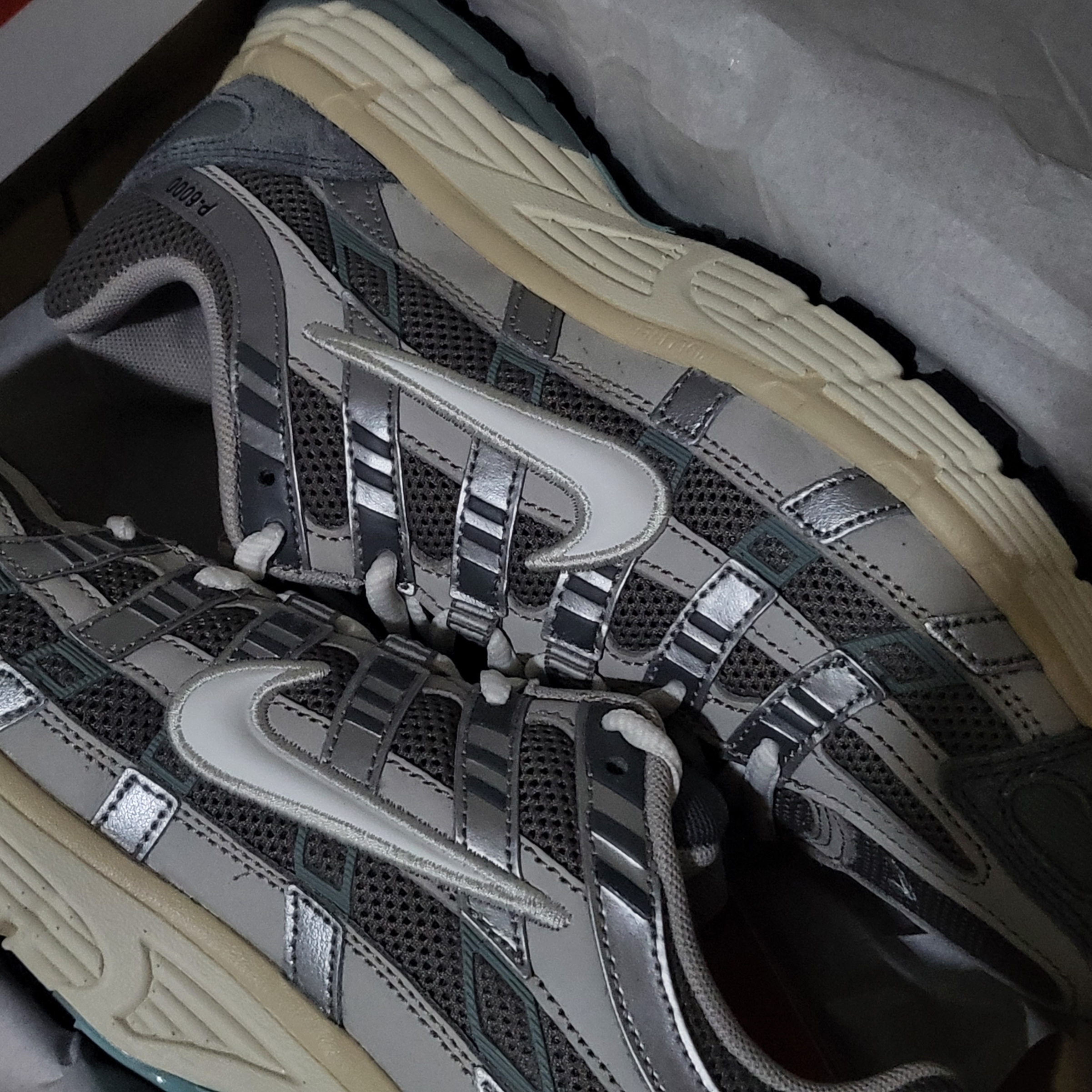 Nike P-6000 Flat Pewter Light Iron Ore 착용 스타일