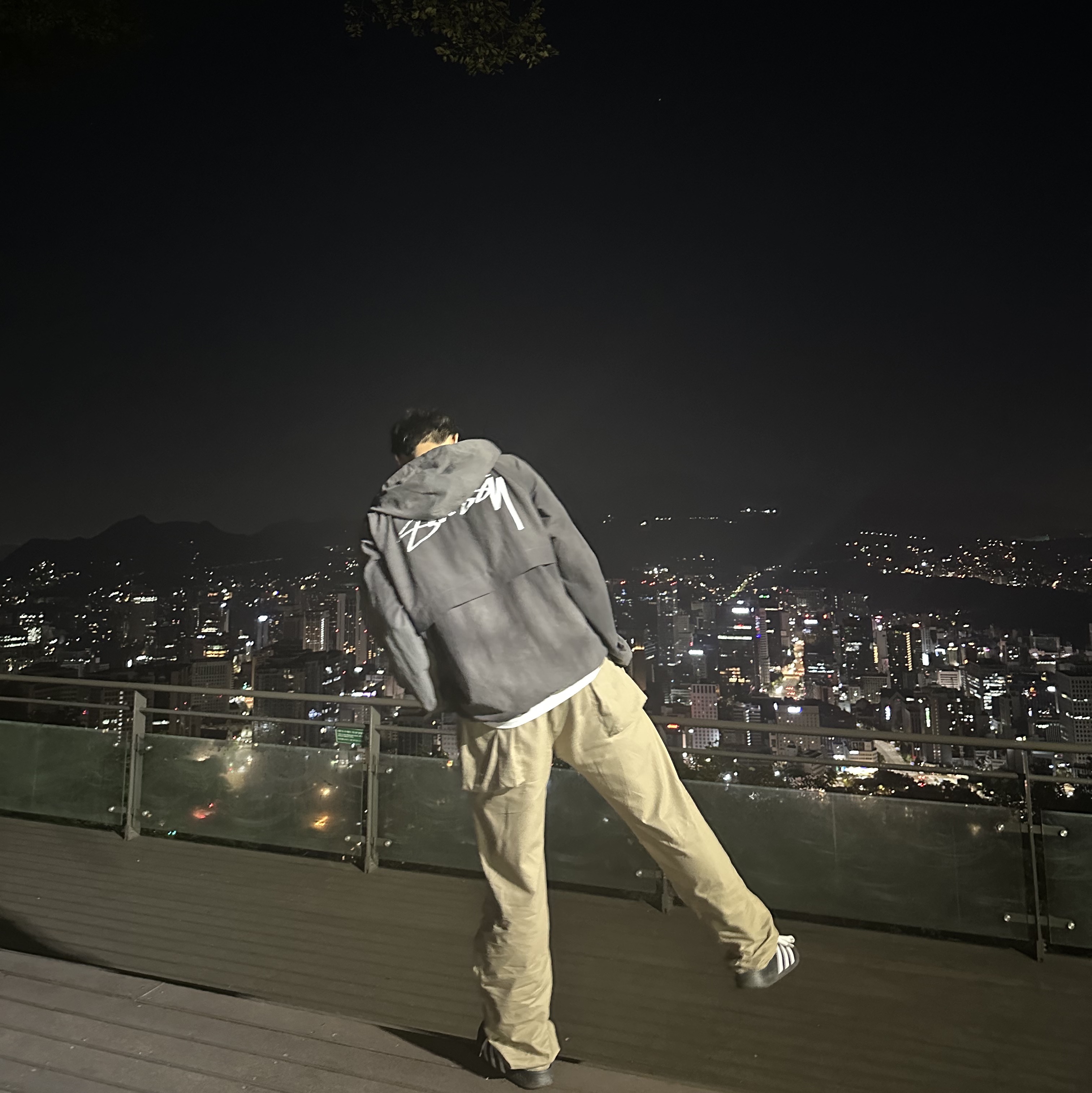 Stussy Wave Dye Beach Shell Jacket Black, Adidas Adilette Clog Black White 착용 스타일