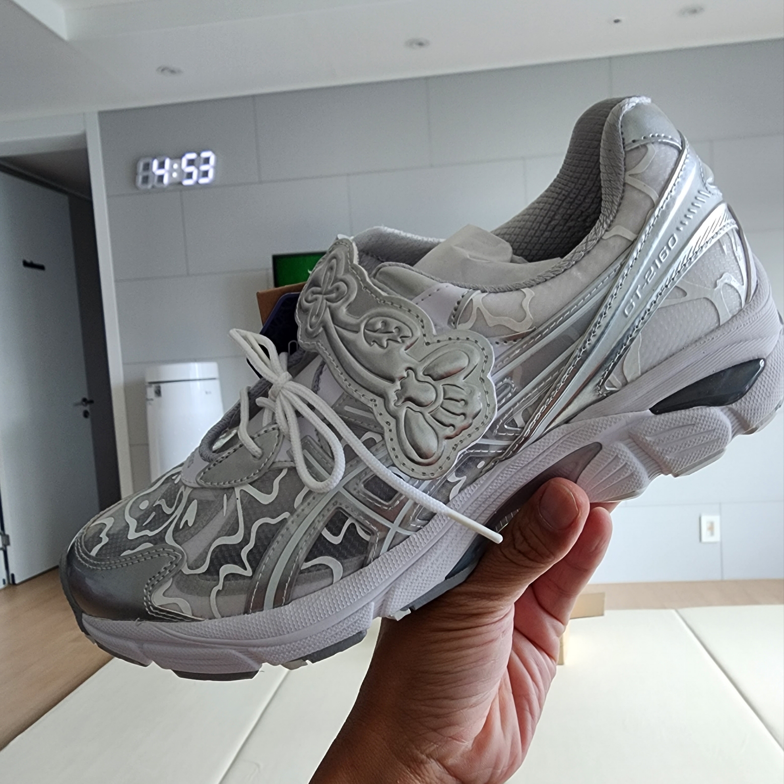 Asics x Cecilie Bahnsen GT-2160 White 착용 스타일 - 1
