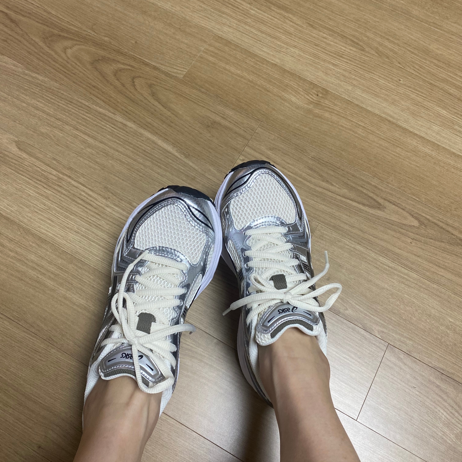 Asics Gel-Kayano 14 Cream Black 착용 스타일 - 2