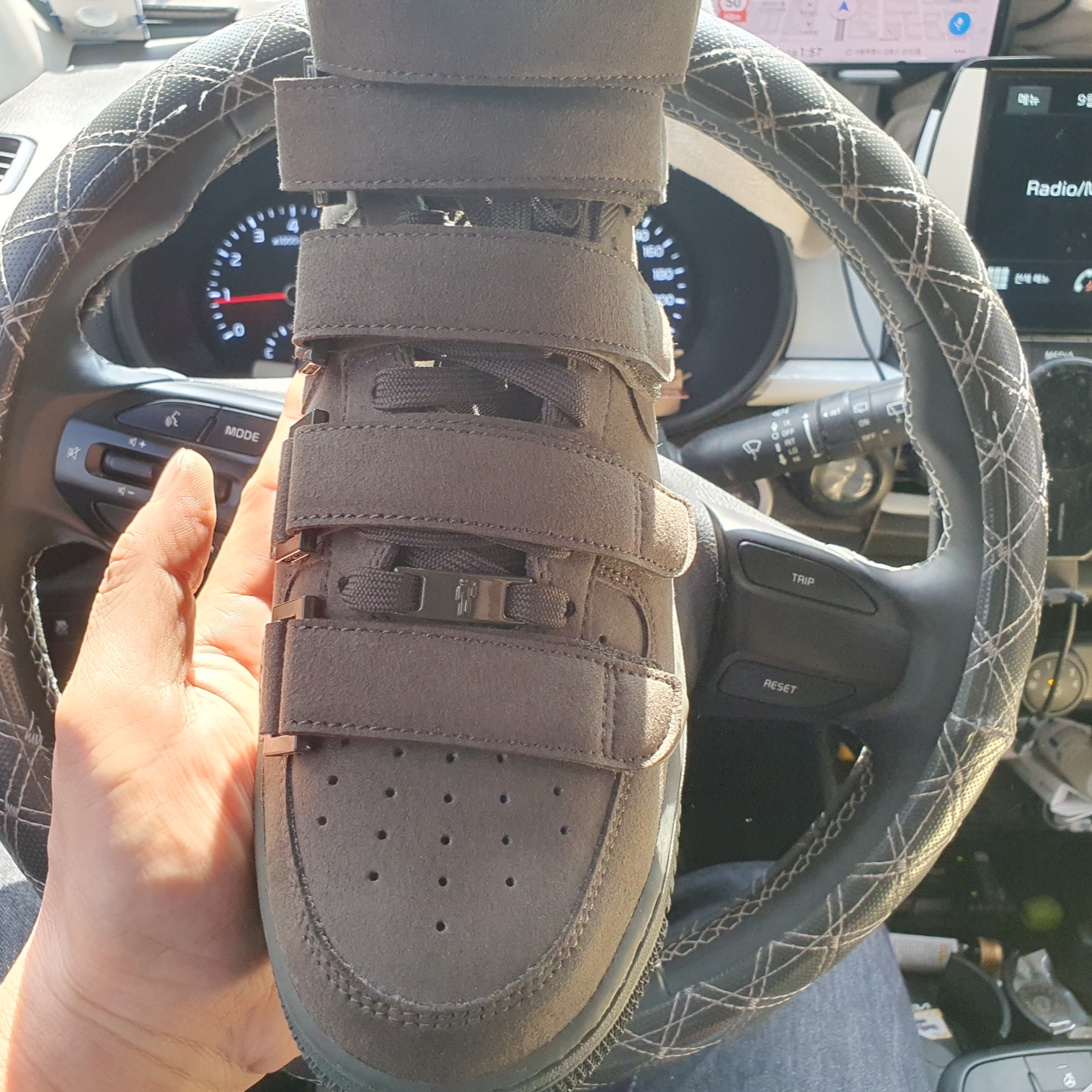 Nike x Billie Eilish Air Force 1 High '07 SP Sequoia 착용 스타일 - 4