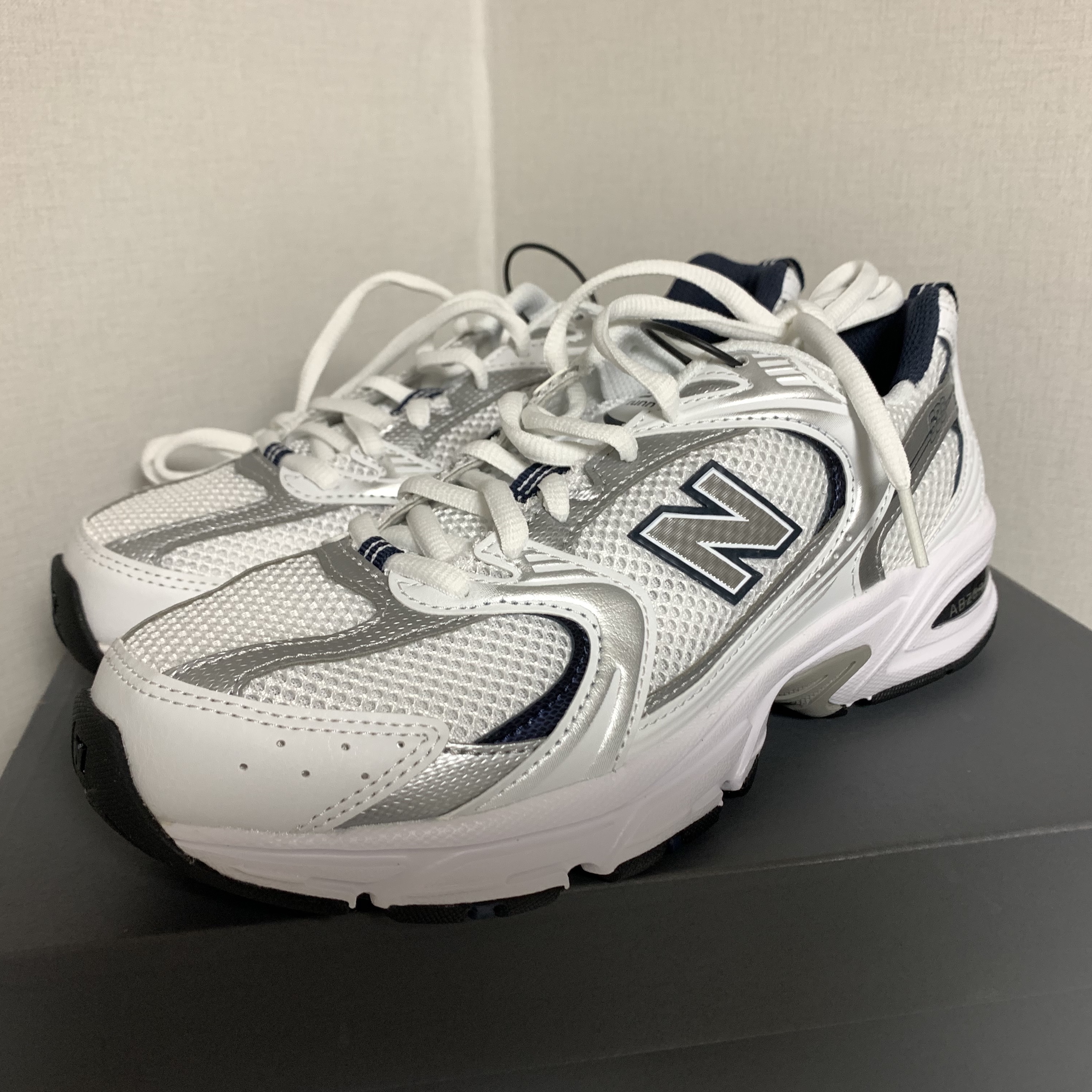 New Balance 530 White 착용 스타일