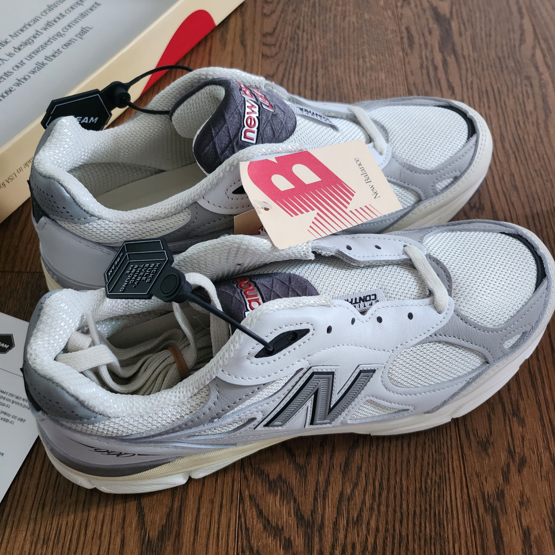 New Balance 990v3 Made in USA Sea Salt 착용 스타일