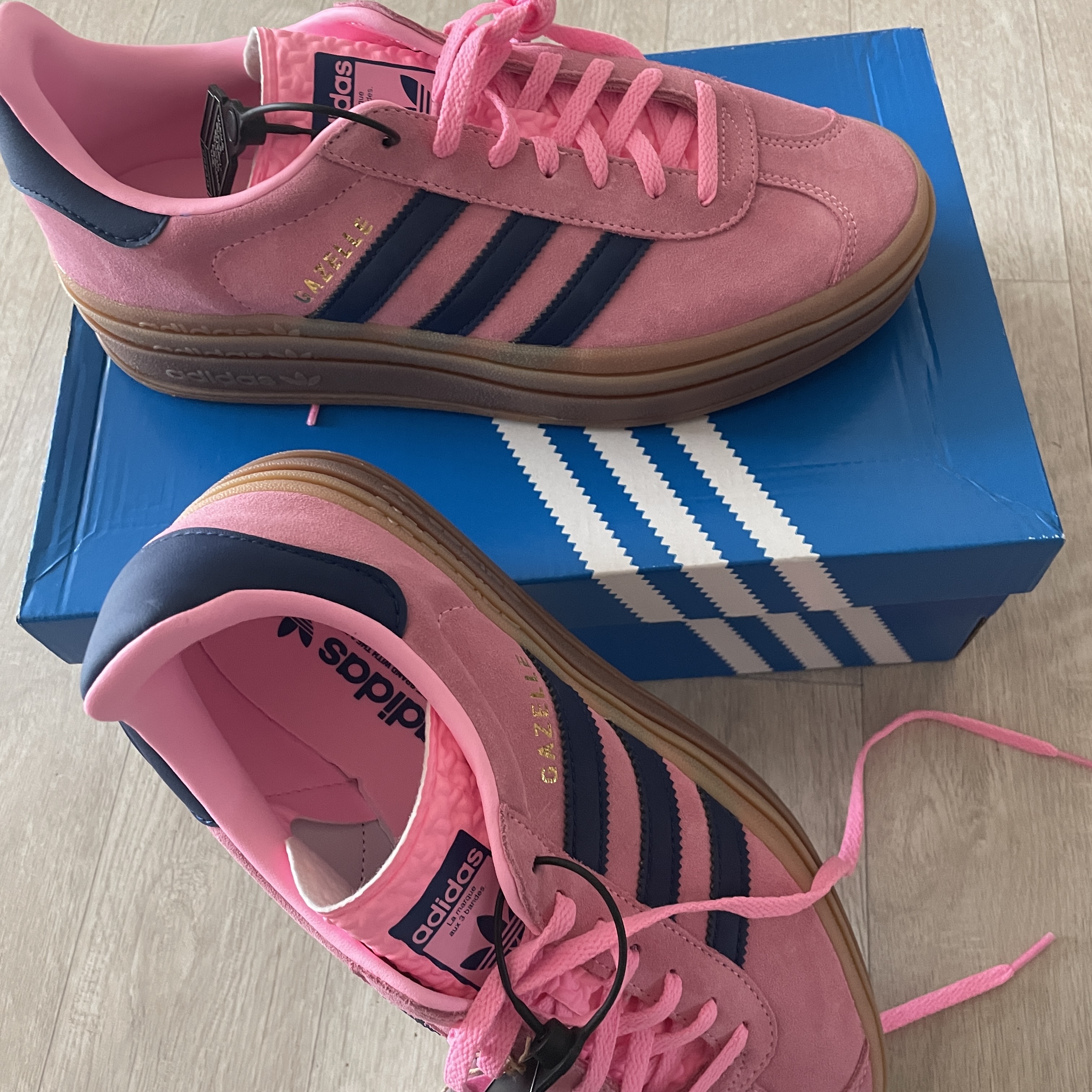 (W) Adidas Gazelle Bold Pink Glow Victory Blue 착용 스타일 - 2